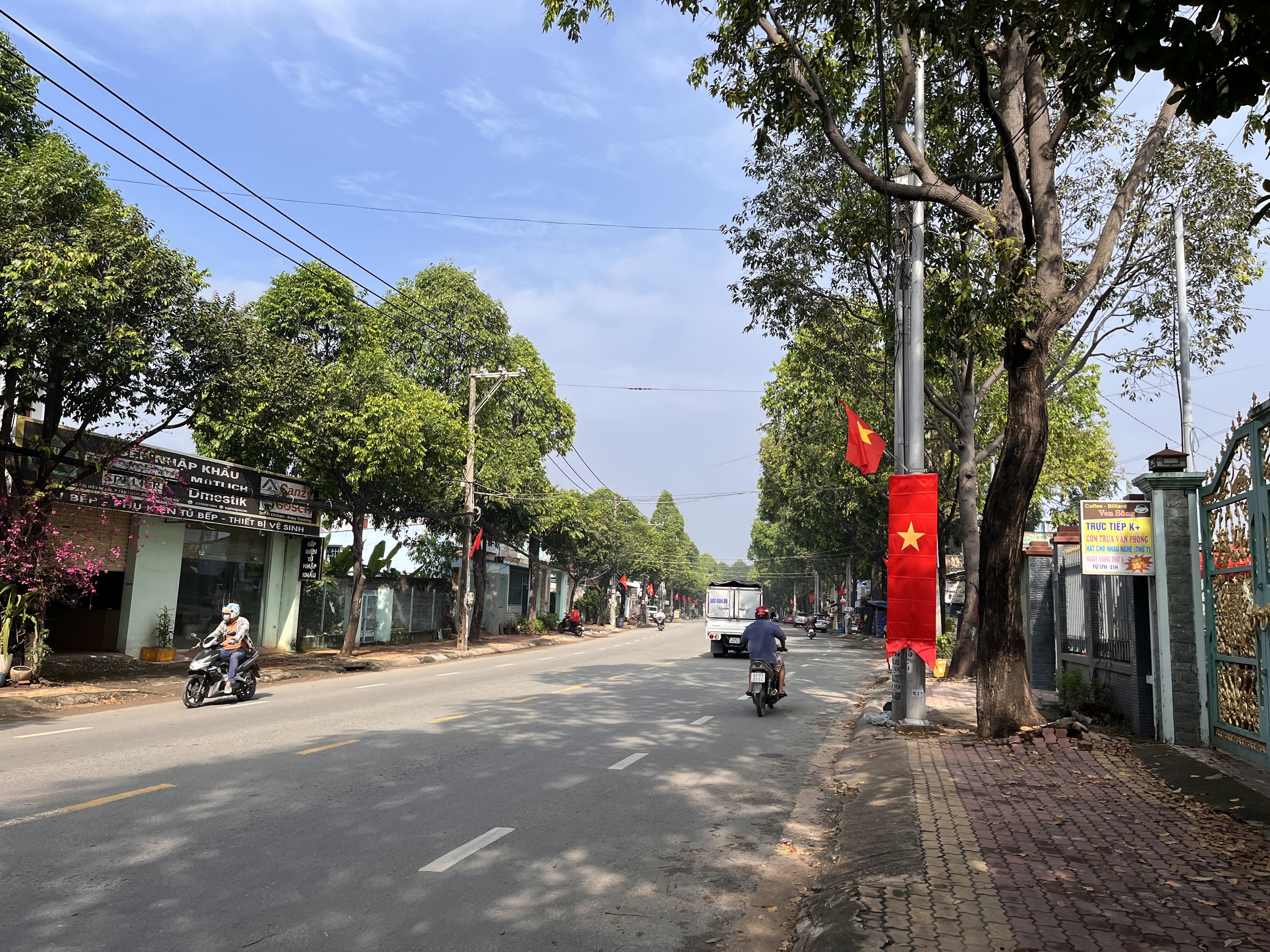 Kh&aacute;nh th&agrave;nh "Đường cờ Tổ quốc", trao học bổng cho học sinh ngh&egrave;o tại Đồng Nai- Ảnh 16.