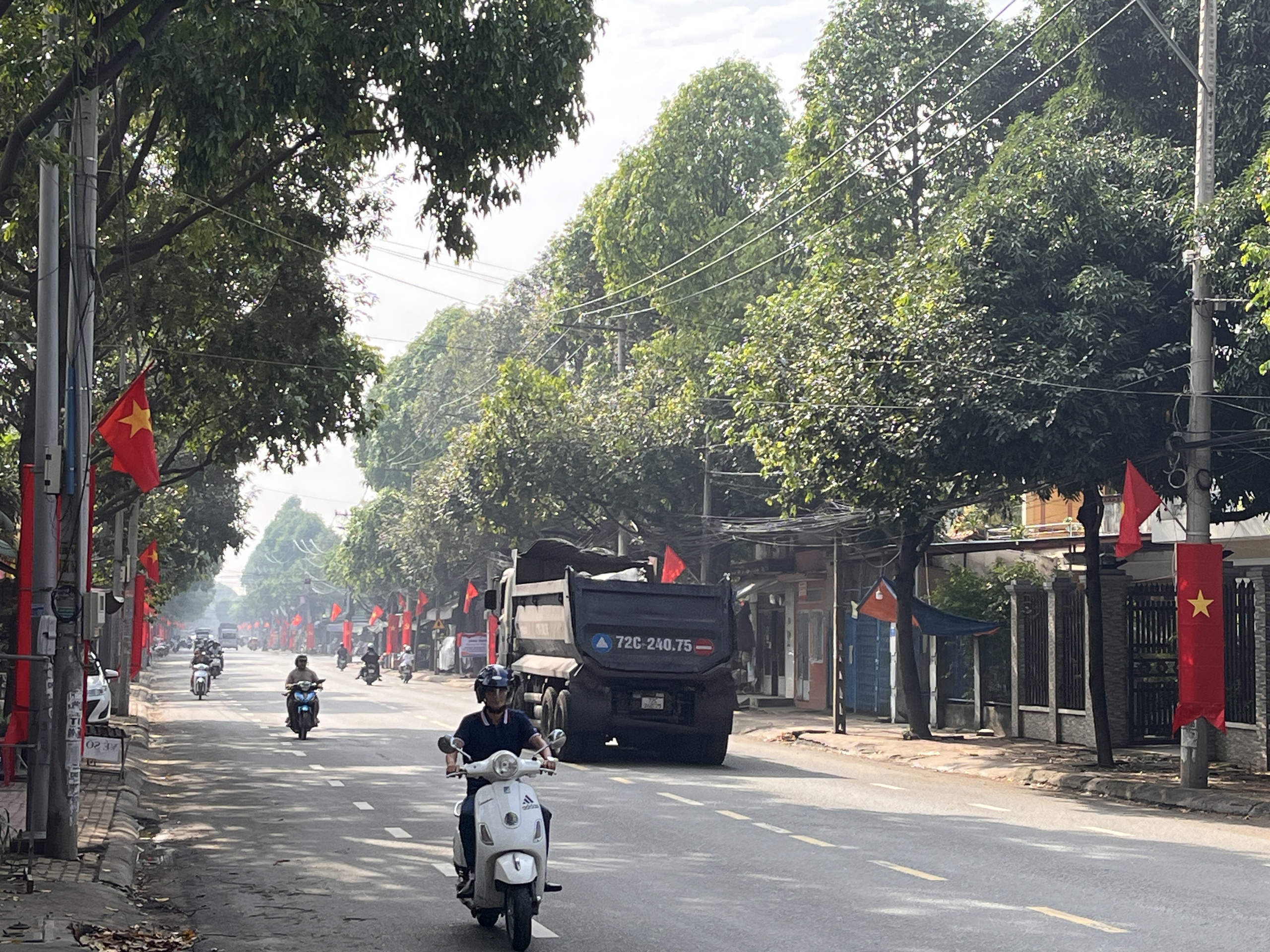 Kh&aacute;nh th&agrave;nh "Đường cờ Tổ quốc", trao học bổng cho học sinh ngh&egrave;o tại Đồng Nai- Ảnh 15.