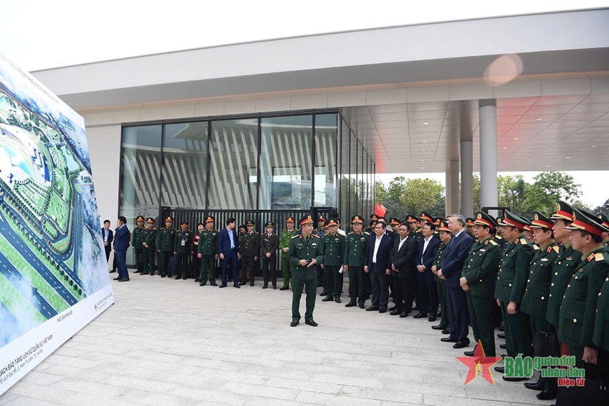 Tổng B&iacute; thư T&ocirc; L&acirc;m: Bảo t&agrave;ng Lịch sử Qu&acirc;n sự Việt Nam l&agrave; địa chỉ đỏ để học tập- Ảnh 2.