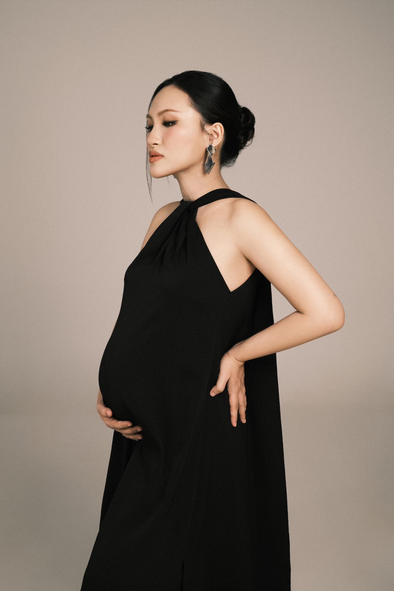"Chị đẹp" Nguyên Hà mang thai- Ảnh 1.