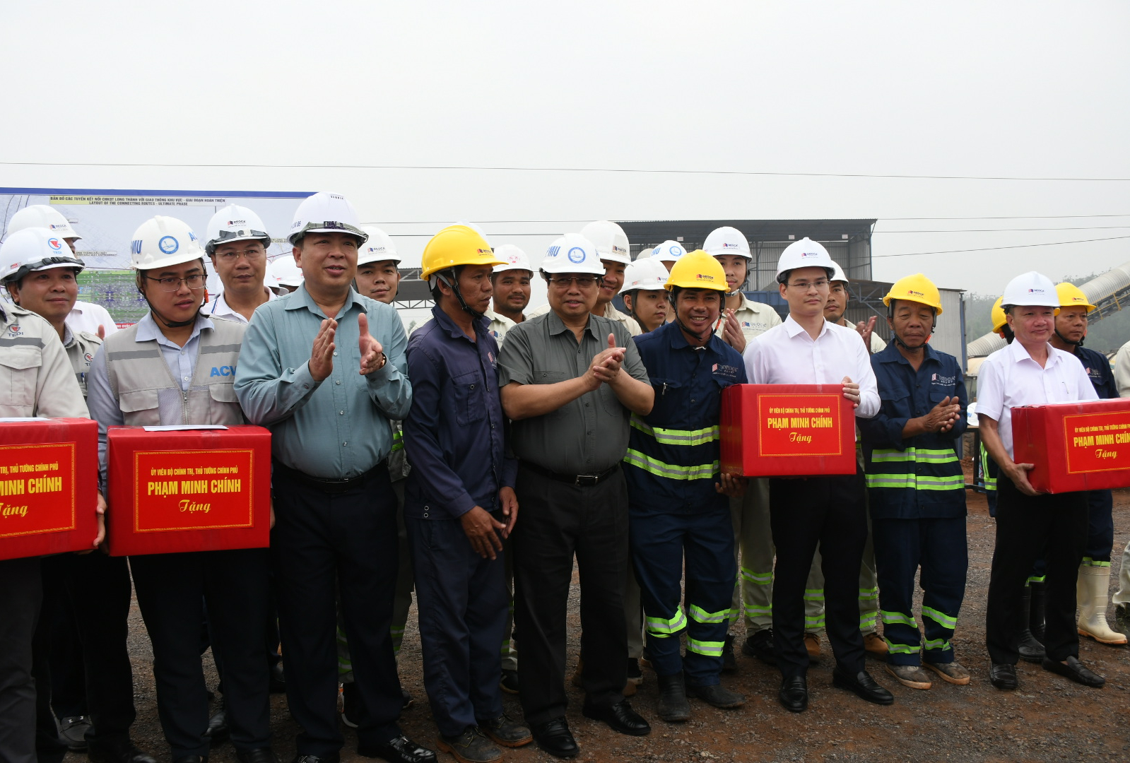 H&igrave;nh ảnh Thủ tướng Phạm Minh Ch&iacute;nh thị s&aacute;t s&acirc;n bay Long Th&agrave;nh- Ảnh 2.