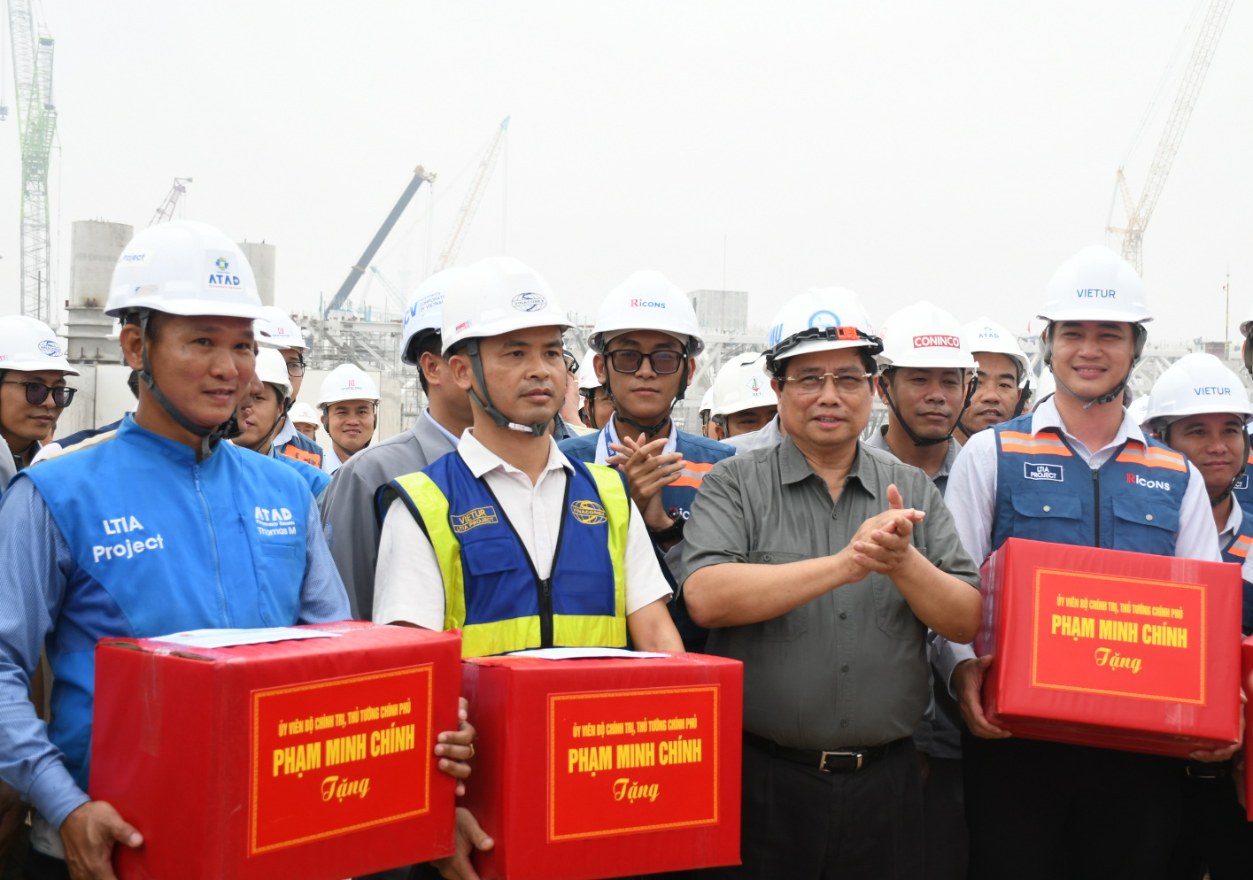 H&igrave;nh ảnh Thủ tướng Phạm Minh Ch&iacute;nh thị s&aacute;t s&acirc;n bay Long Th&agrave;nh- Ảnh 4.