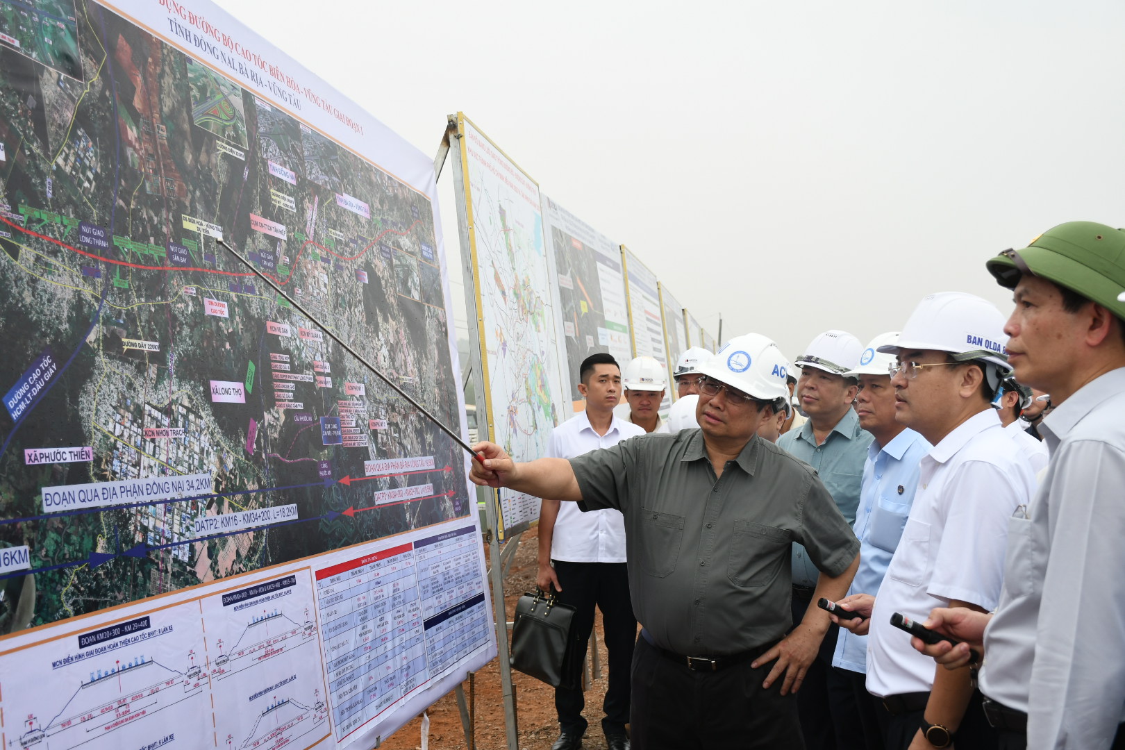 H&igrave;nh ảnh Thủ tướng Phạm Minh Ch&iacute;nh thị s&aacute;t s&acirc;n bay Long Th&agrave;nh- Ảnh 3.