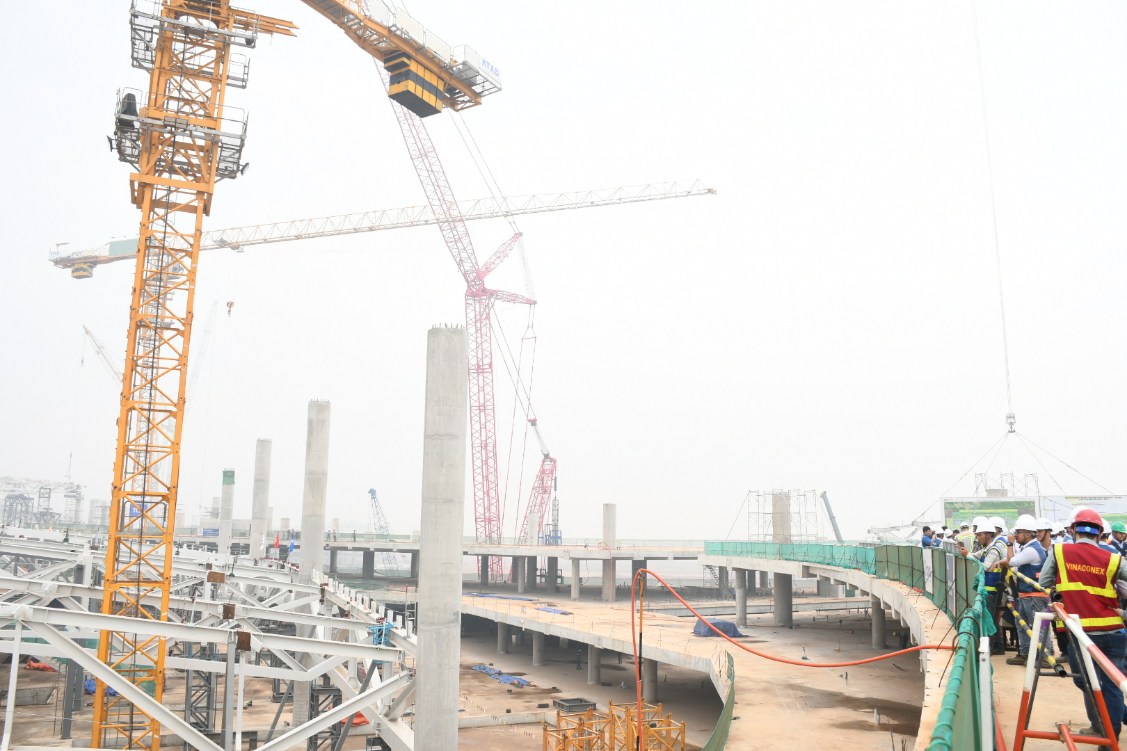 H&igrave;nh ảnh Thủ tướng Phạm Minh Ch&iacute;nh thị s&aacute;t s&acirc;n bay Long Th&agrave;nh- Ảnh 7.
