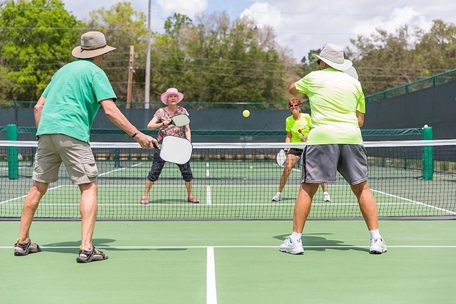 Người đ&agrave;n &ocirc;ng đột quỵ khi đang chơi pickleball- Ảnh 2.