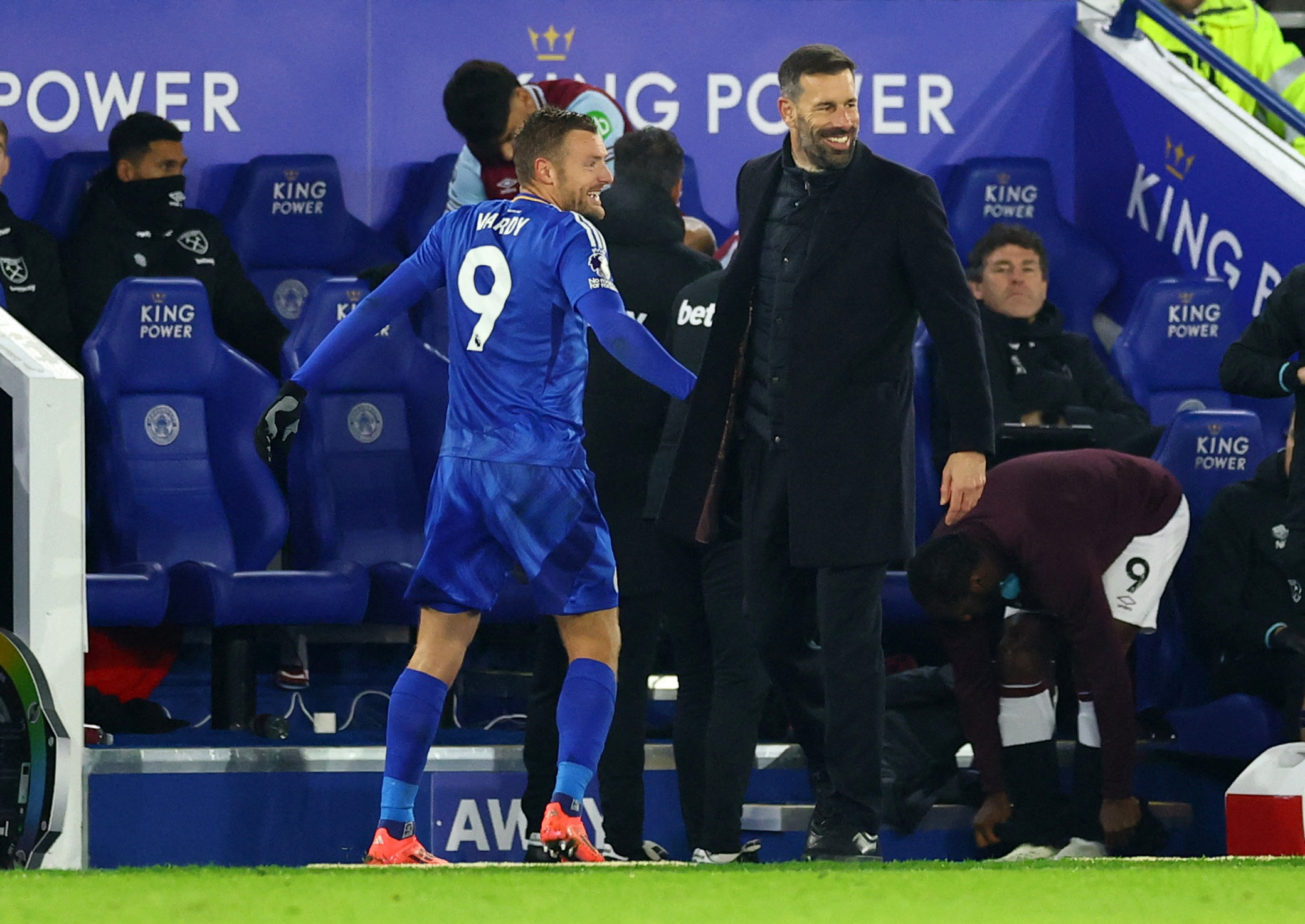 "Thuyền trưởng" Van Nistelrooy ra mắt ấn tượng, Leicester nghiền &eacute;p West Ham- Ảnh 6.