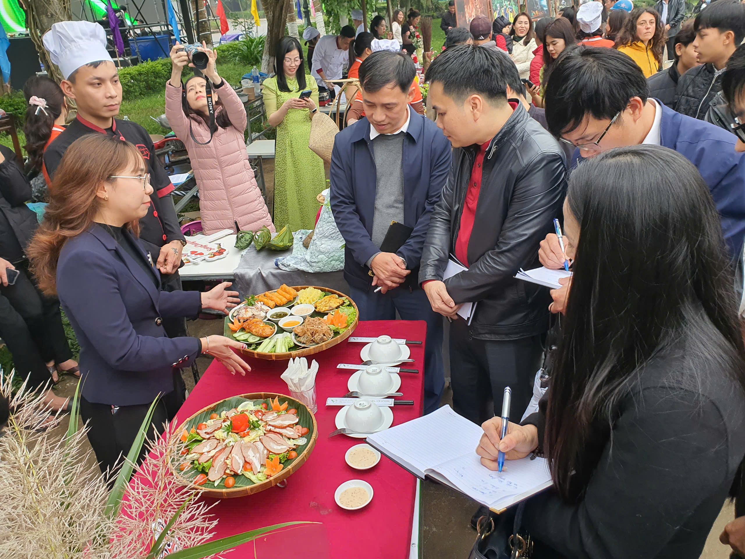Độc đ&aacute;o hội thi ẩm thực du lịch "c&oacute; một kh&ocirc;ng hai" tại Quảng B&igrave;nh- Ảnh 2.