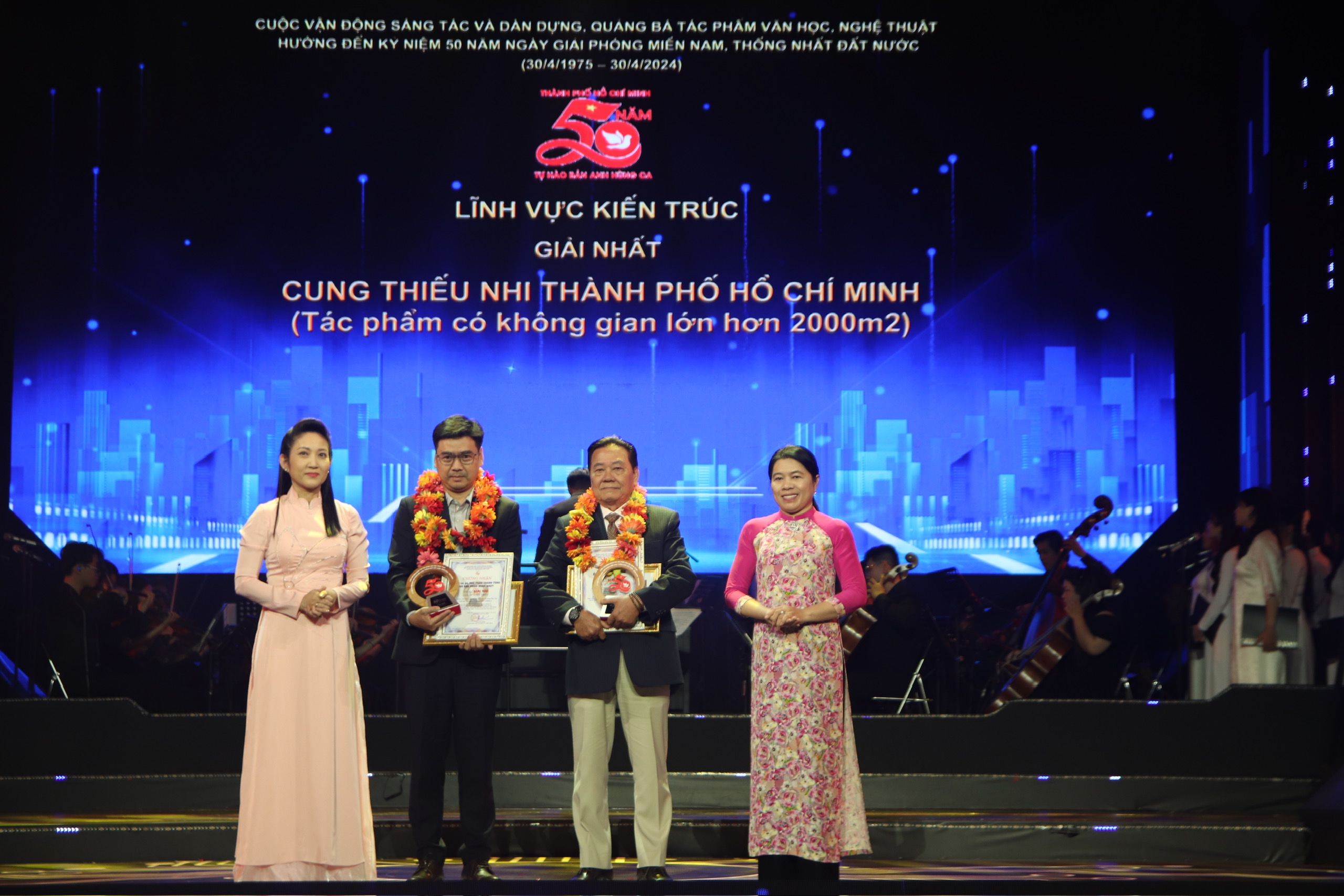 Trao giải Cuộc vận động "TP HCM - 50 năm tự h&agrave;o bản anh h&ugrave;ng ca"- Ảnh 10.
