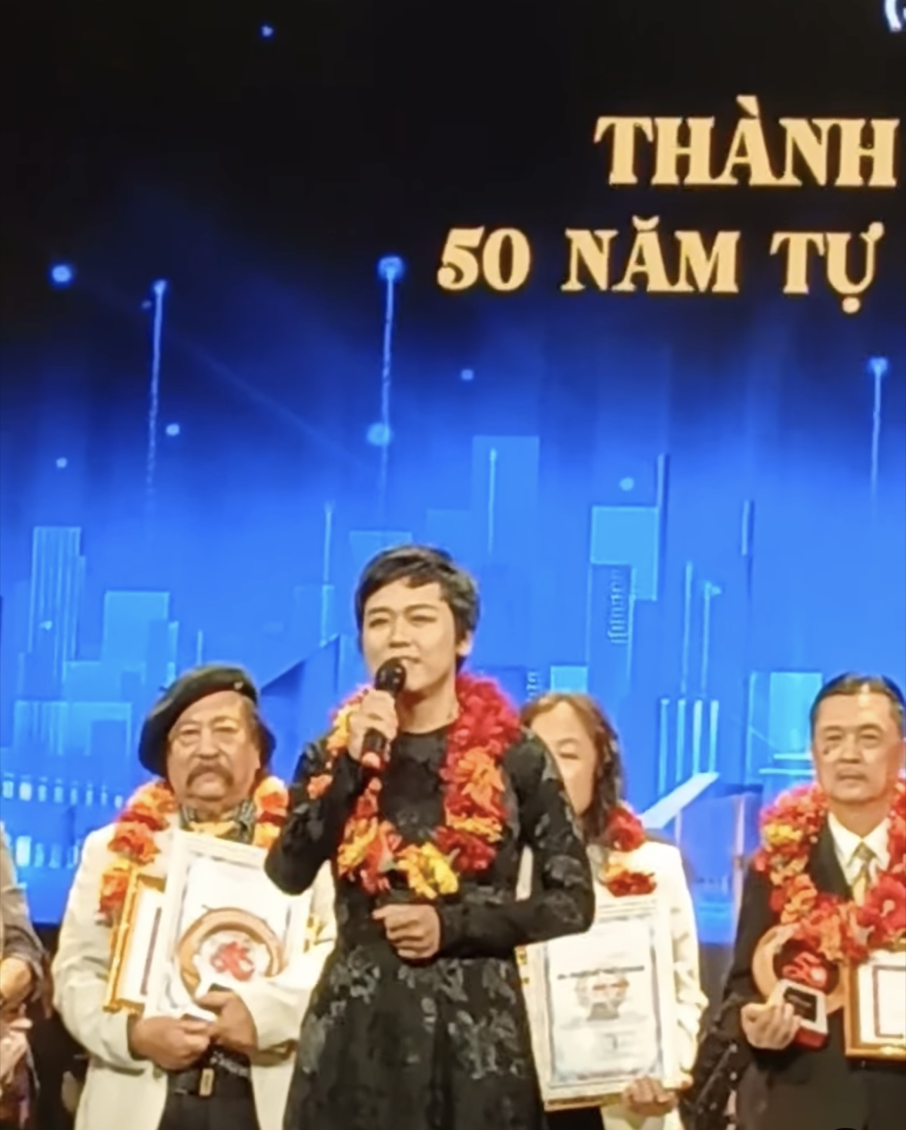Văn nghệ sĩ TP HCM tự h&agrave;o về "TP HCM - 50 năm tự h&agrave;o bản anh h&ugrave;ng ca"- Ảnh 6.
