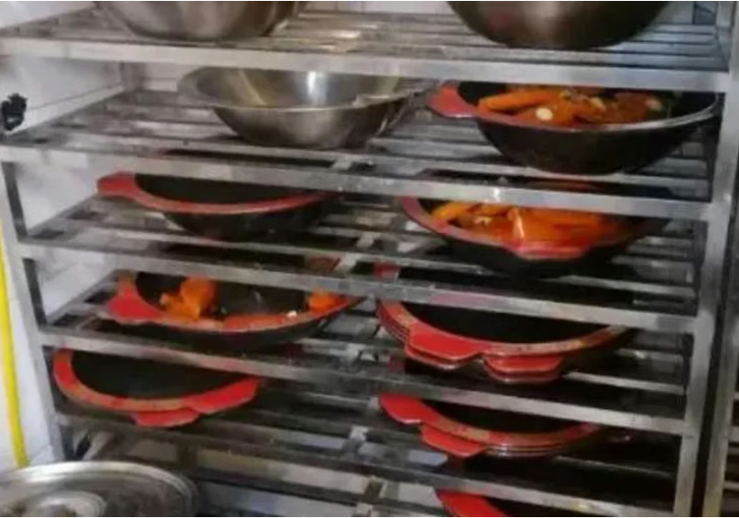 Nh&agrave; h&agrave;ng Trung Quốc trộn đồ thừa v&agrave;o nước lẩu của kh&aacute;ch mới- Ảnh 3.