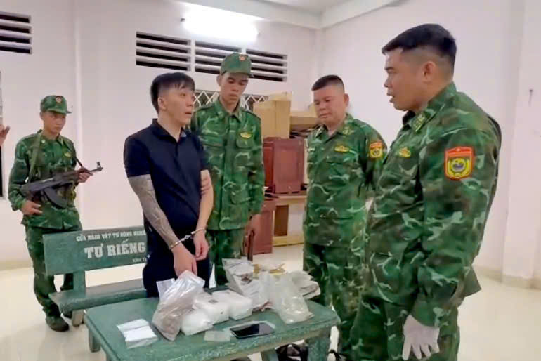 Long An: Tuy&ecirc;n tử h&igrave;nh một đối tượng vận chuyển tr&aacute;i ph&eacute;p chất ma tu&yacute;- Ảnh 2.