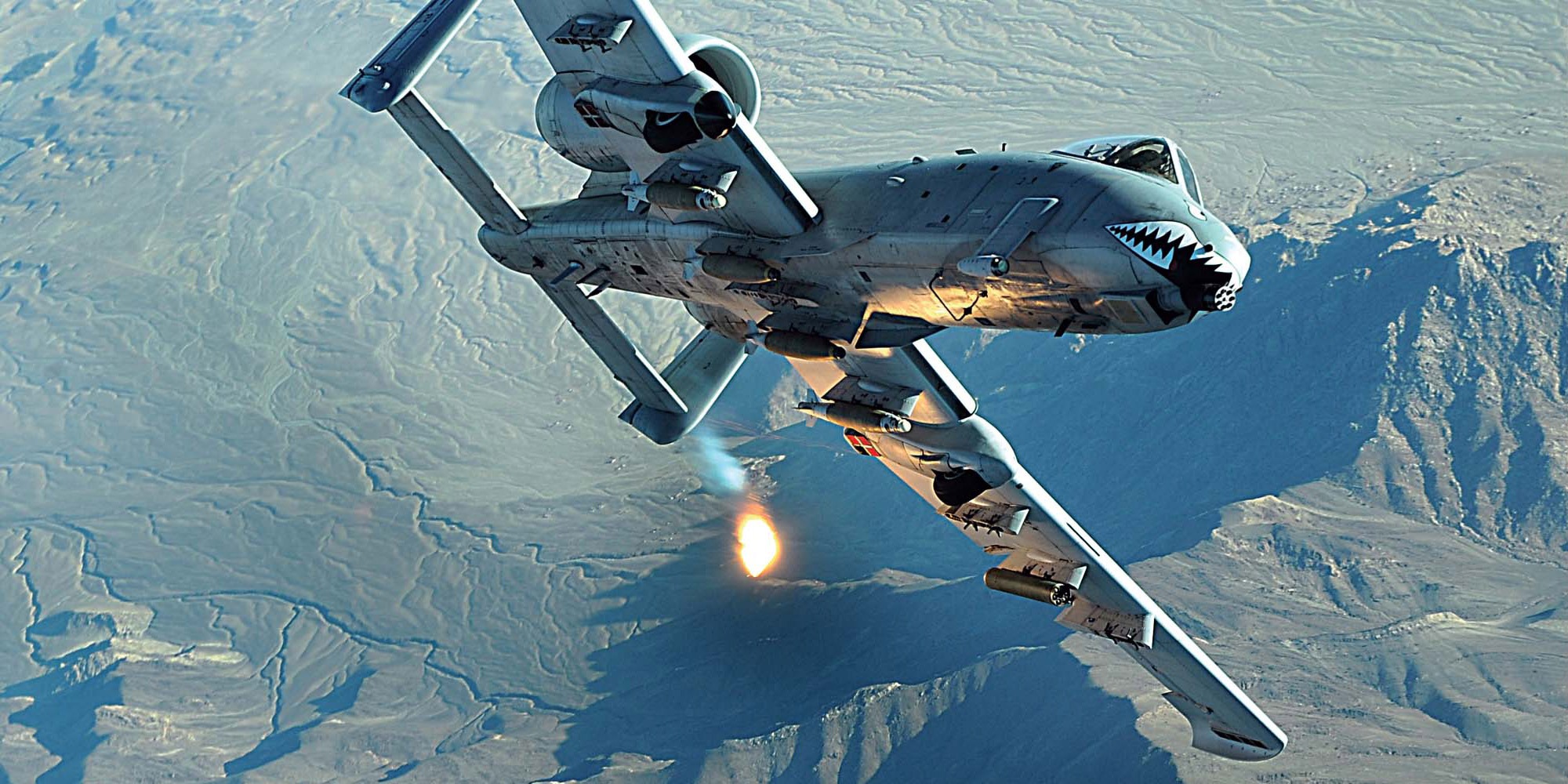 Mỹ n&eacute;m bom lực lượng th&acirc;n Iran ở Syria, t&agrave;u hải qu&acirc;n Nga rời căn cứ- Ảnh 1.