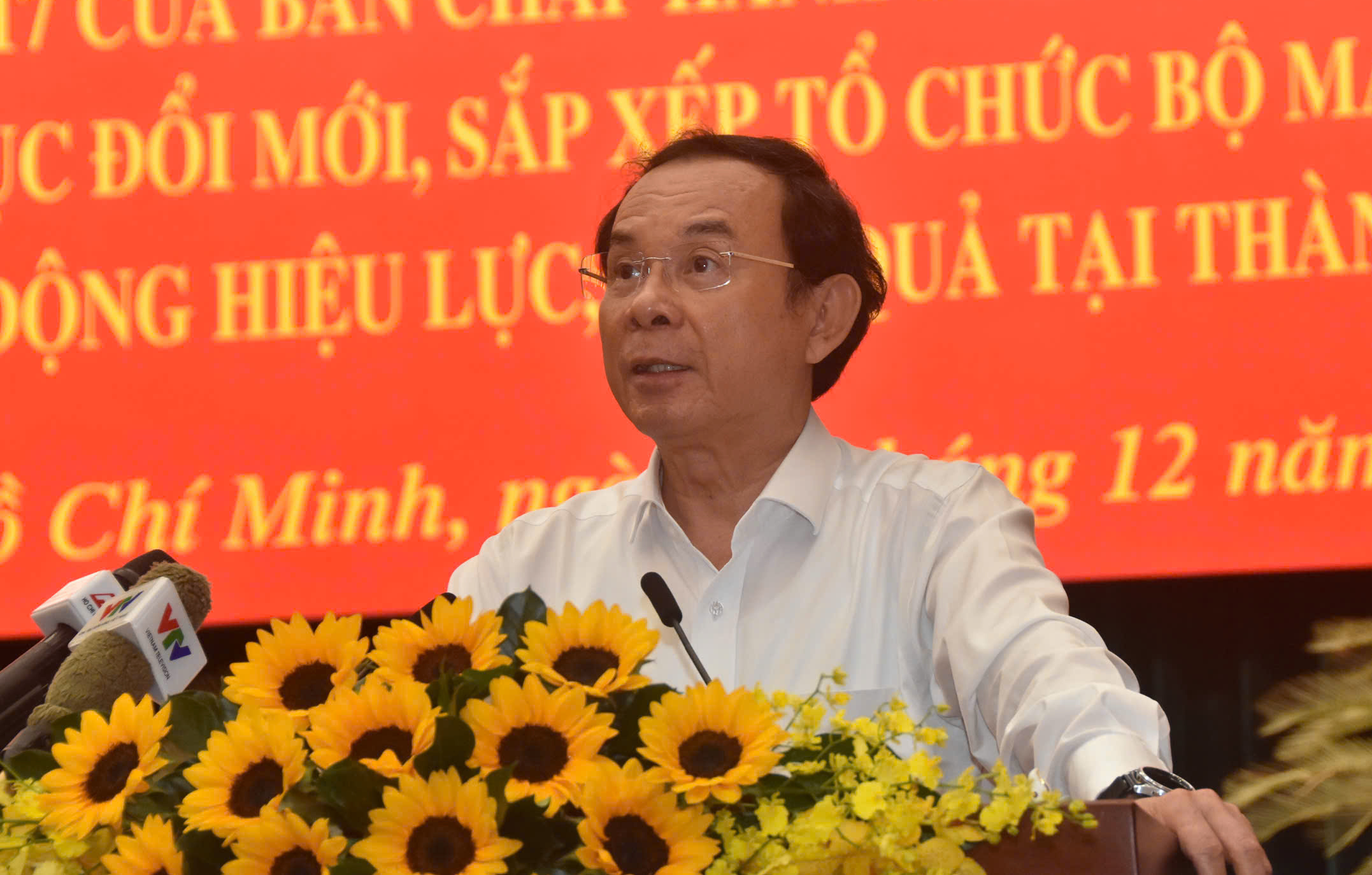 Tinh gọn bộ m&aacute;y: B&agrave;n l&agrave;m chứ kh&ocirc;ng b&agrave;n l&ugrave;i- Ảnh 1.