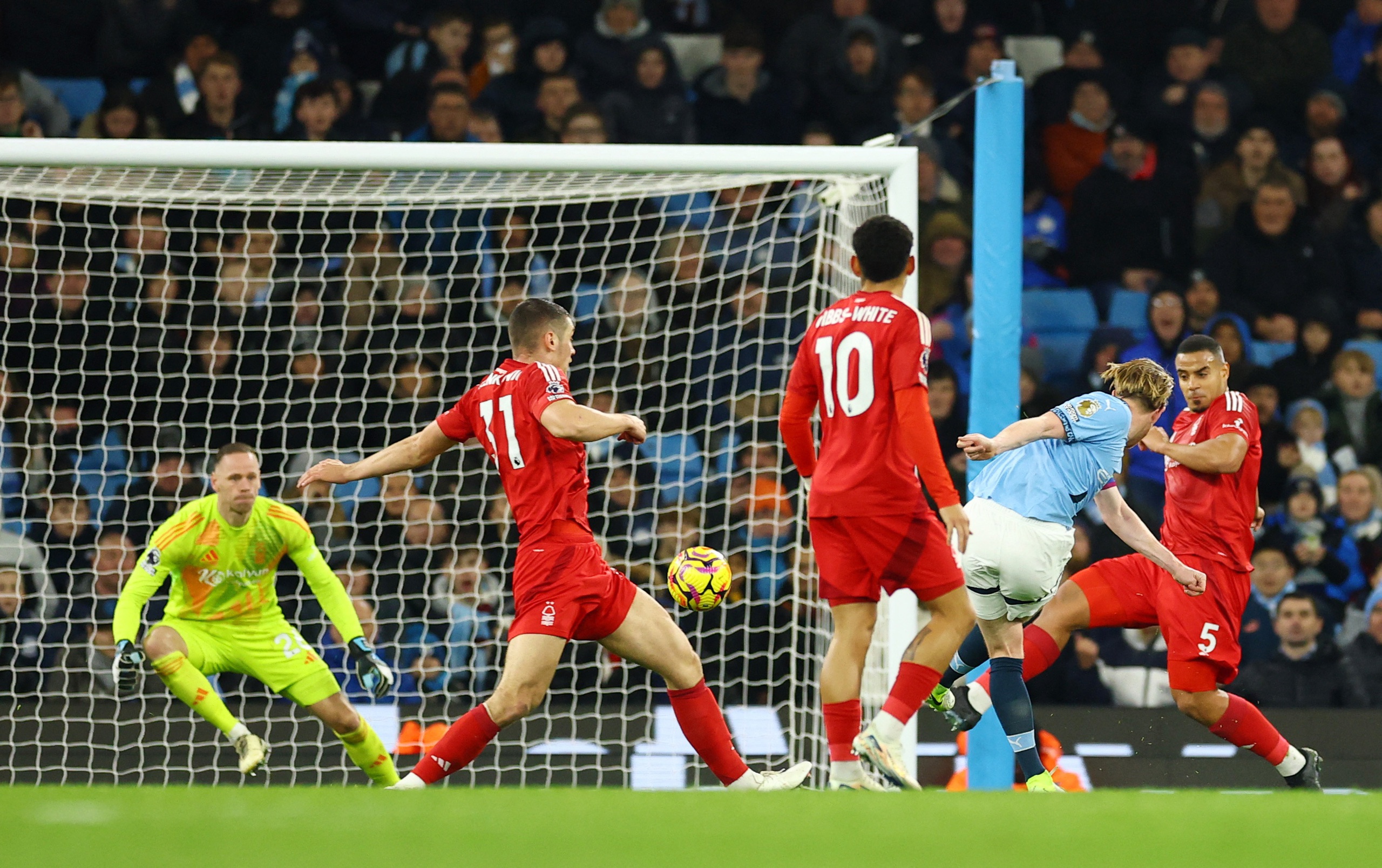De Bruyne t&aacute;i xuất ấn tượng, Man City thắng tưng bừng Nottingham Forest- Ảnh 2.