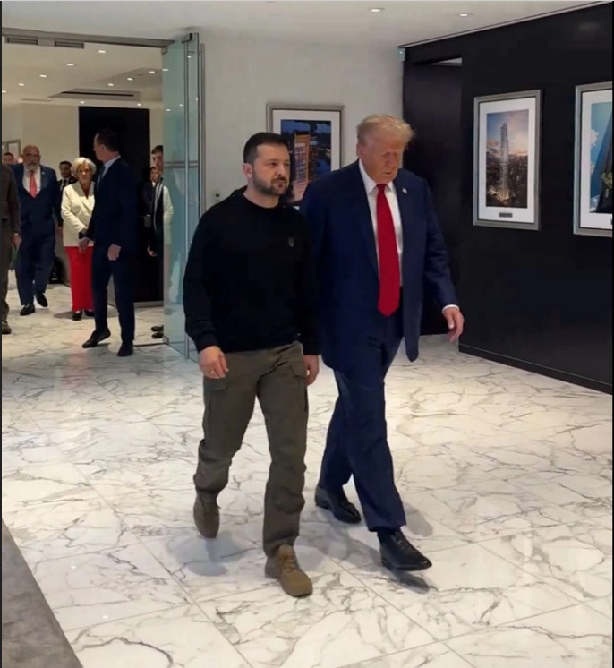 Tổng thống Ukraine Volodymyr Zelensky gặp &ocirc;ng Trump ở New York hồi th&aacute;ng 9 năm nay. Ảnh: X