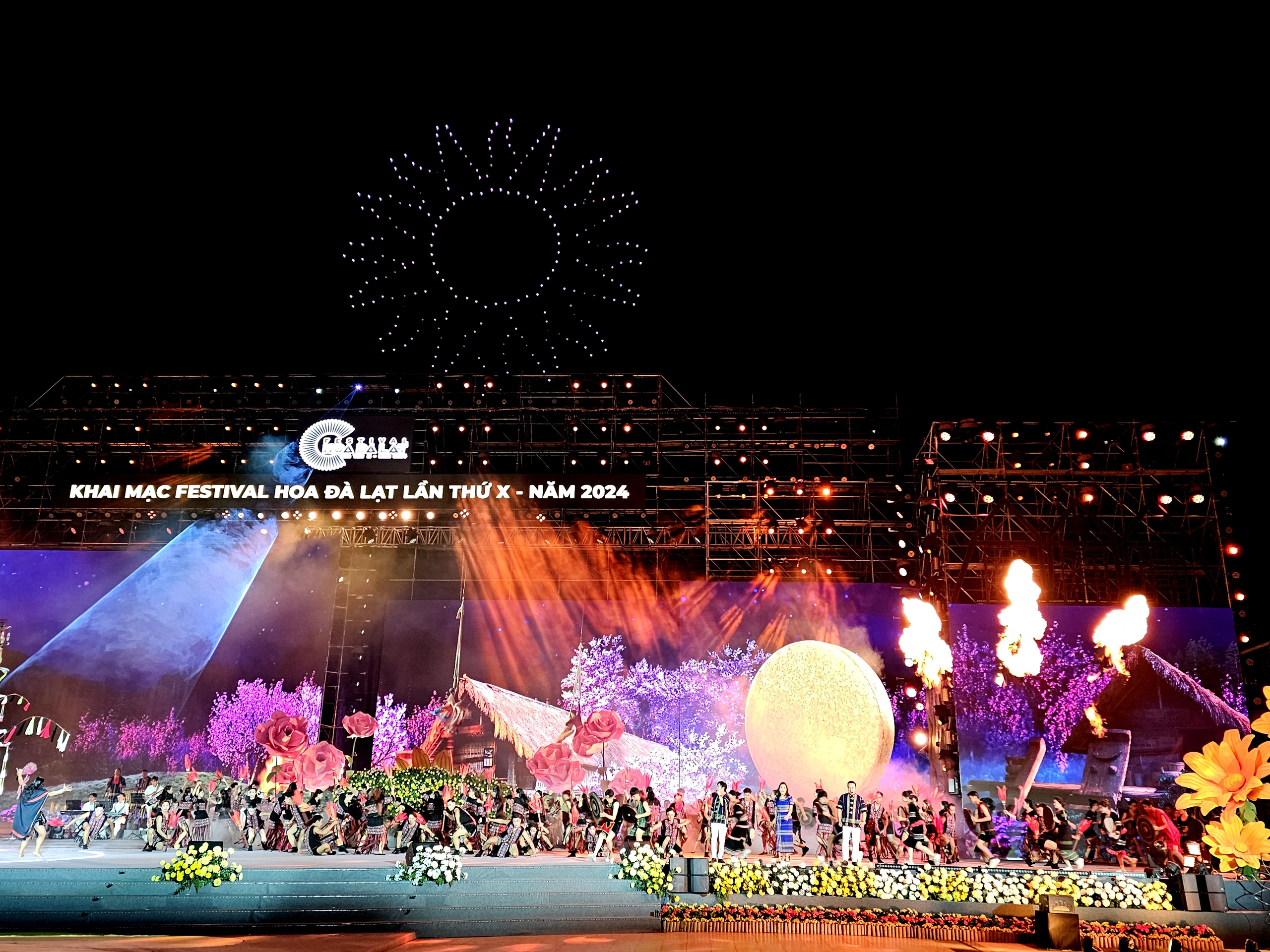 H&agrave;ng vạn người h&agrave;o hứng dự khai mạc Festival Hoa Đ&agrave; Lạt lần thứ X - 2024- Ảnh 1.