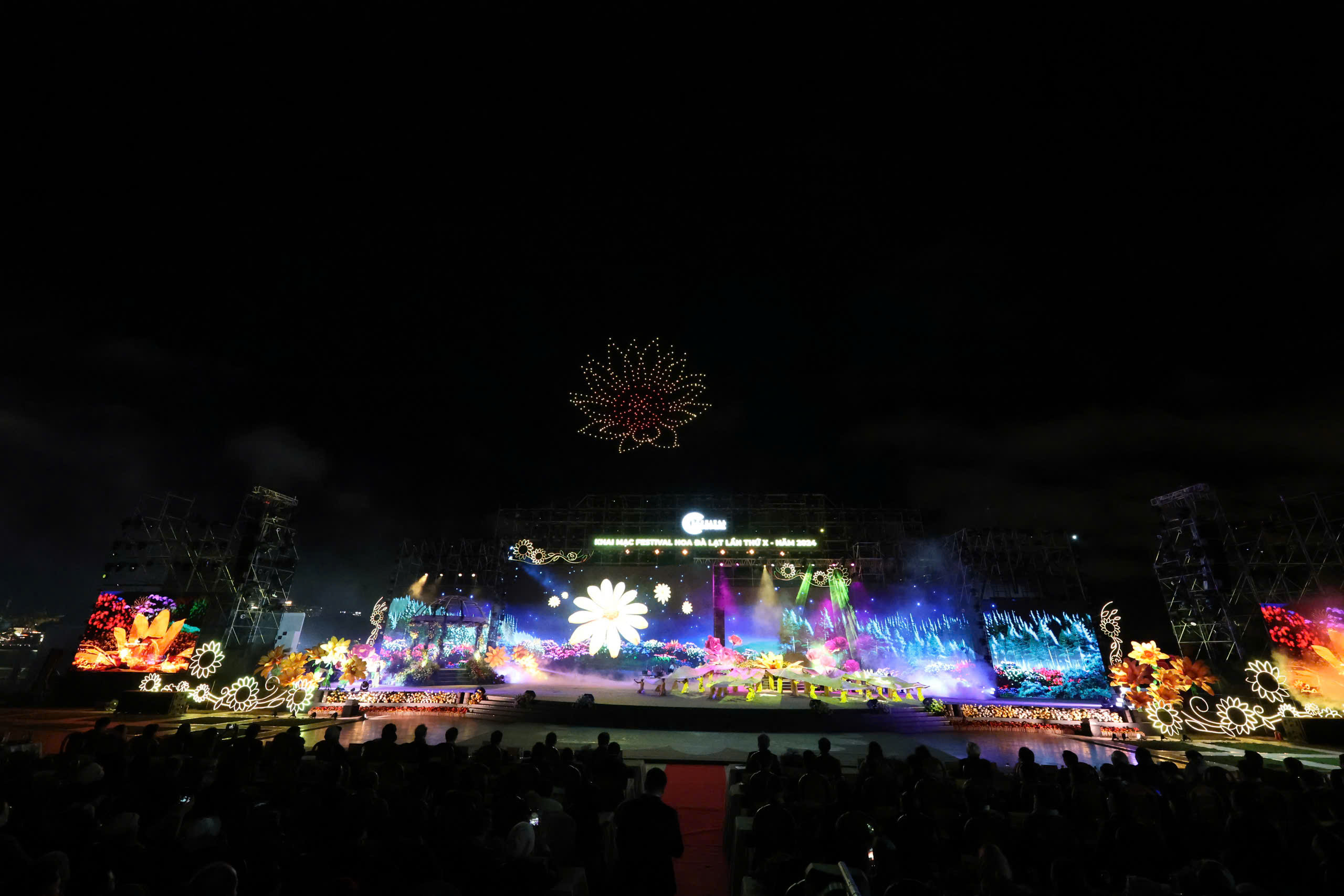 H&agrave;ng vạn người h&agrave;o hứng dự khai mạc Festival Hoa Đ&agrave; Lạt lần thứ X - 2024- Ảnh 8.