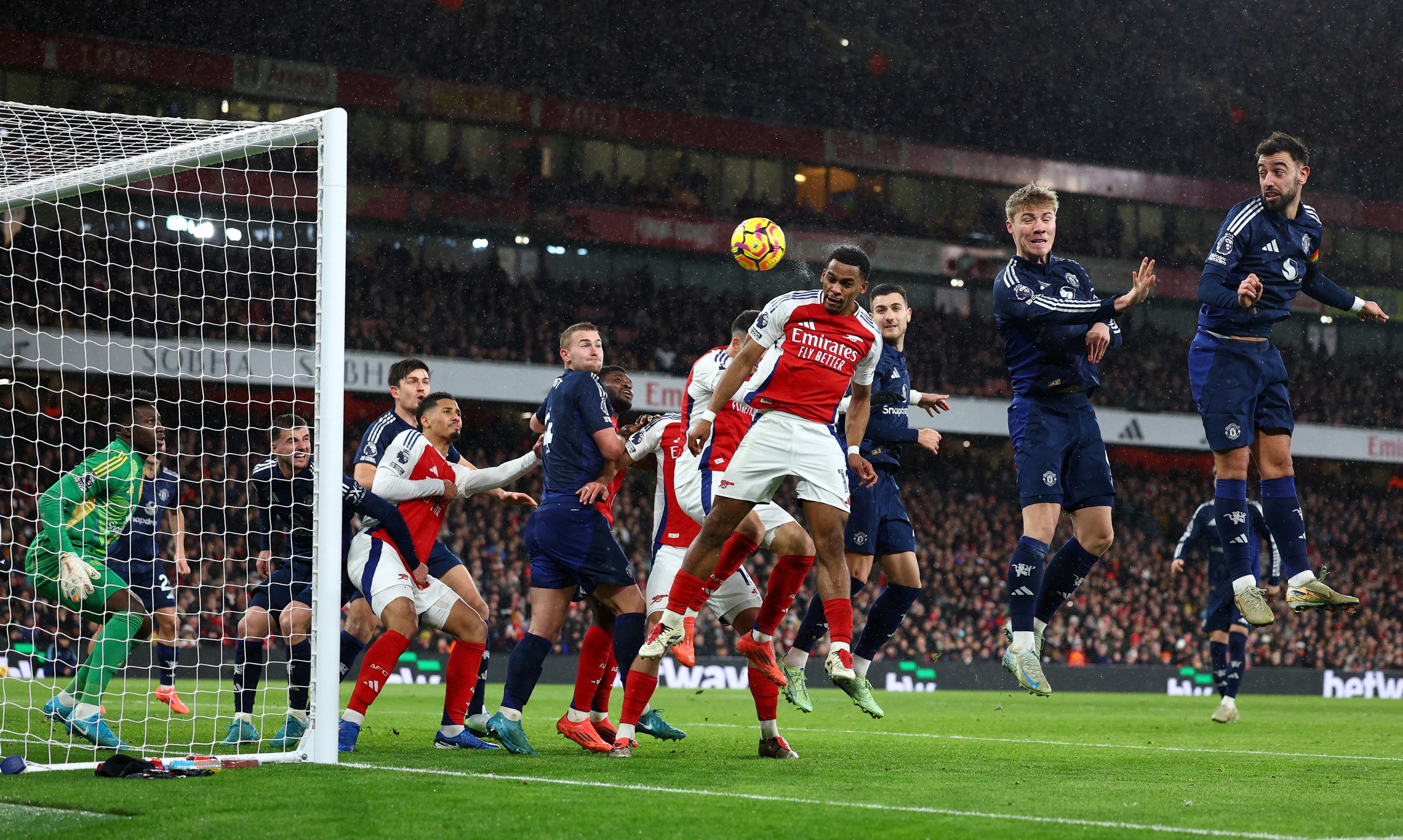 Ruben Amorim thua trận đầu ti&ecirc;n với Man United, Arsenal thăng hoa nhờ phạt g&oacute;c- Ảnh 3.