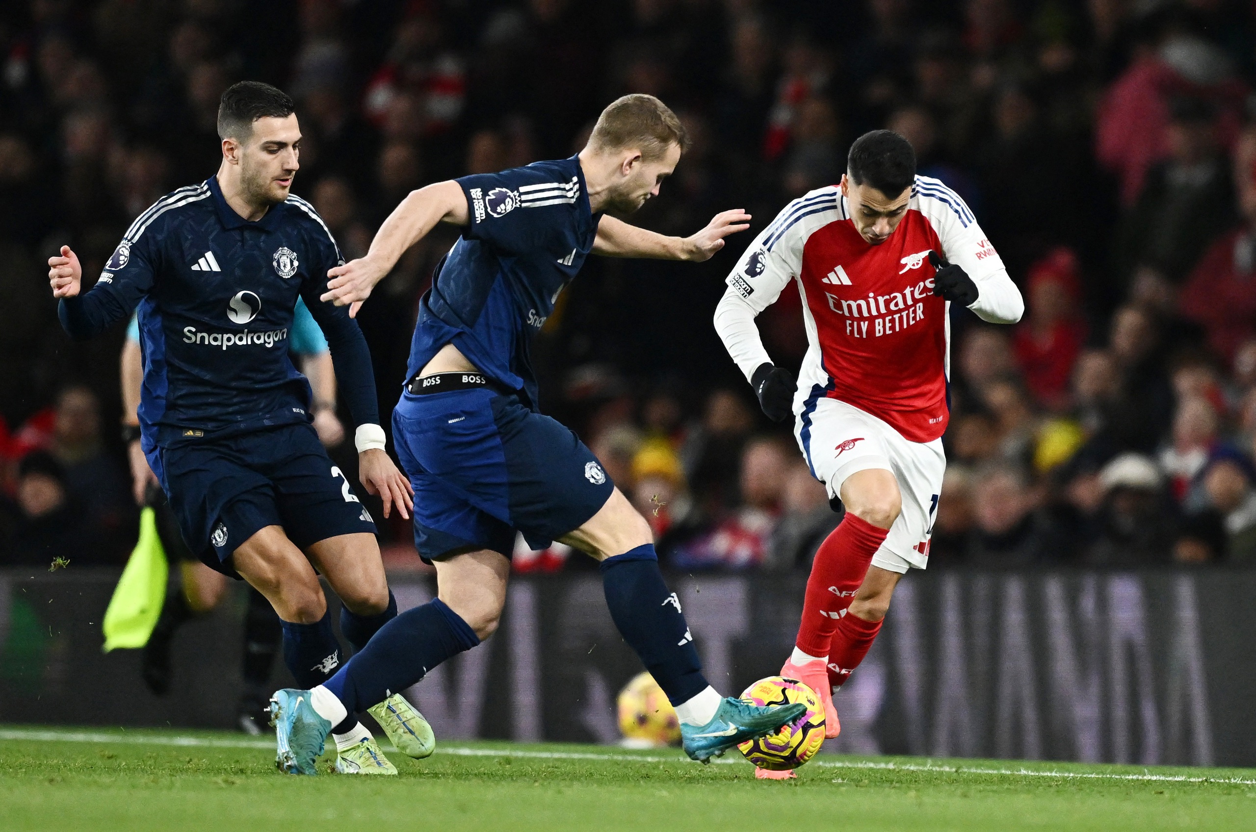 Ruben Amorim thua trận đầu ti&ecirc;n với Man United, Arsenal thăng hoa nhờ phạt g&oacute;c- Ảnh 2.