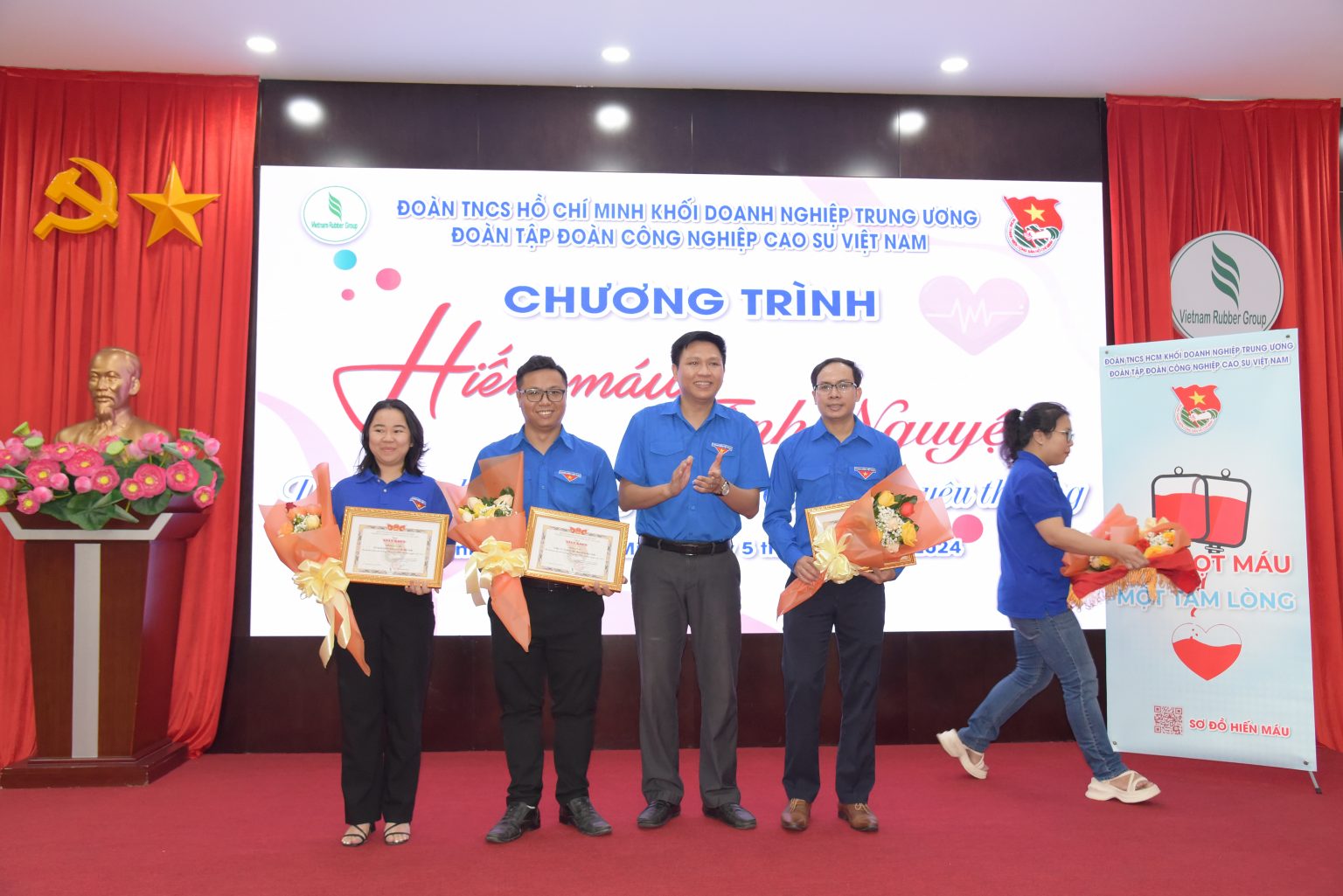 Đo&agrave;n Thanh ni&ecirc;n VRG tham gia hiến m&aacute;u t&igrave;nh nguyện- Ảnh 2.