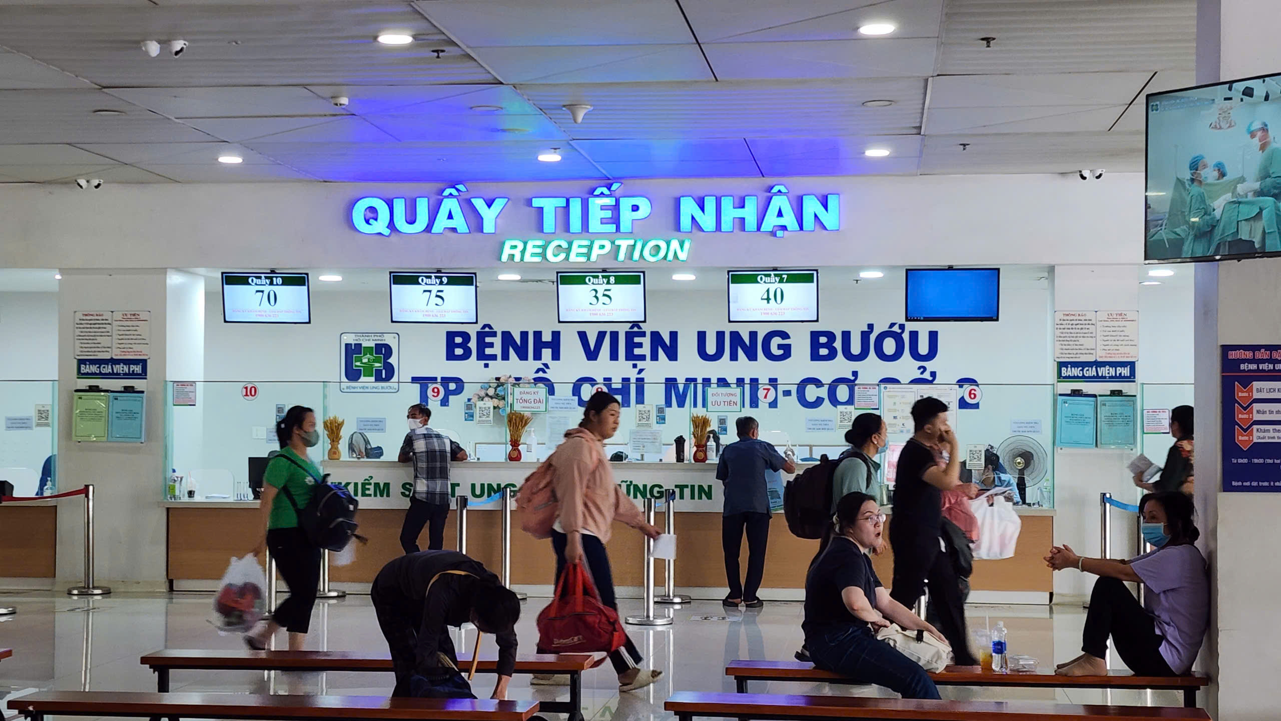 Mỗi ng&agrave;y c&oacute; 4.000 - 4.900 người đến kh&aacute;m ung thư tại Bệnh viện Ung bướu TP HCM- Ảnh 2.
