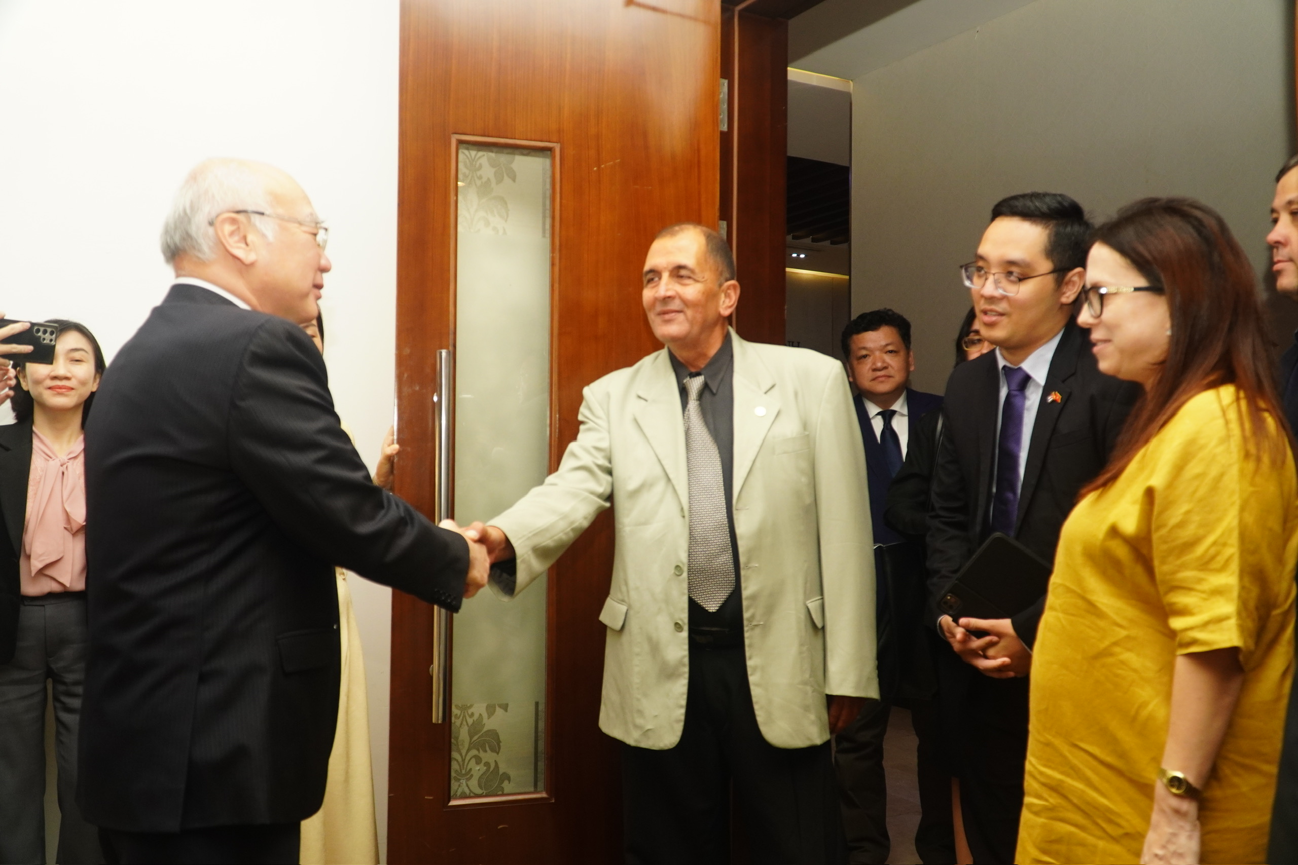 Trưởng ban Tuy&ecirc;n gi&aacute;o Th&agrave;nh ủy TP HCM tiếp đo&agrave;n B&aacute;o Granma (Cuba)- Ảnh 3.