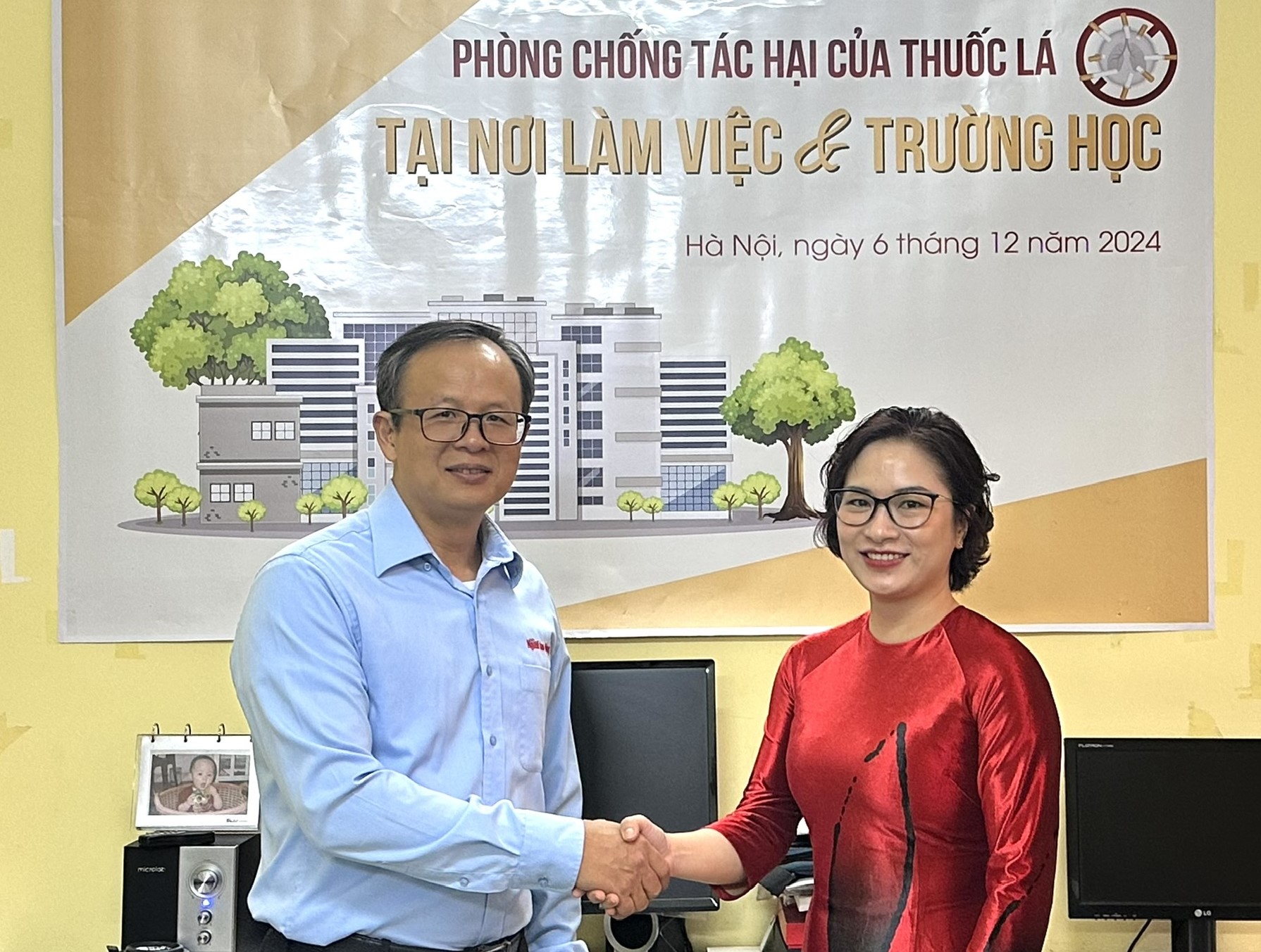 Tọa đàm trực tuyến: "Phòng chống tác hại thuốc lá tại nơi làm việc, trường học"- Ảnh 3.