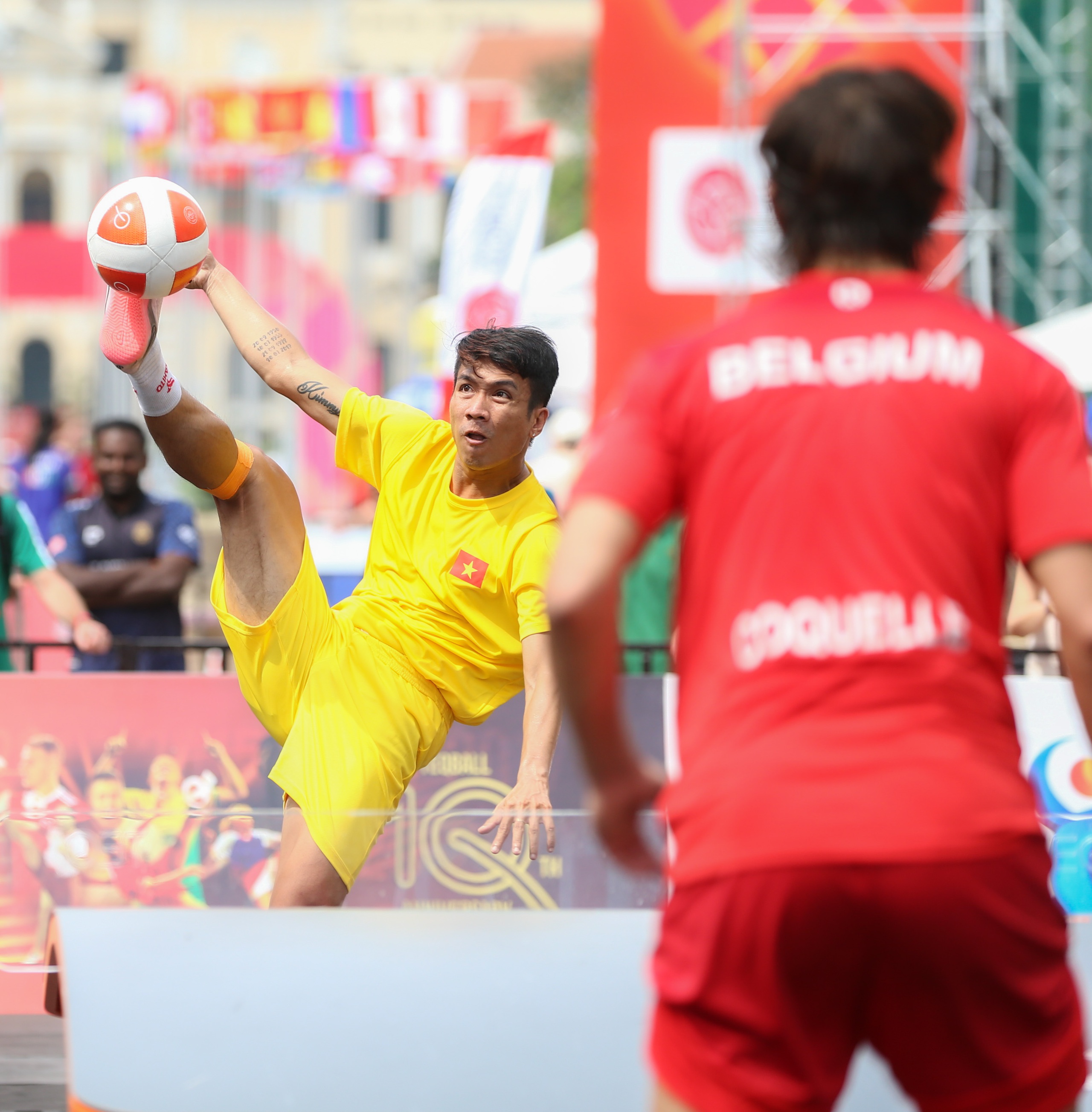 M&atilde;n nh&atilde;n với những tuyệt kỹ tại Giải Teqball Thế giới tr&ecirc;n phố đi bộ Nguyễn Huệ- Ảnh 7.