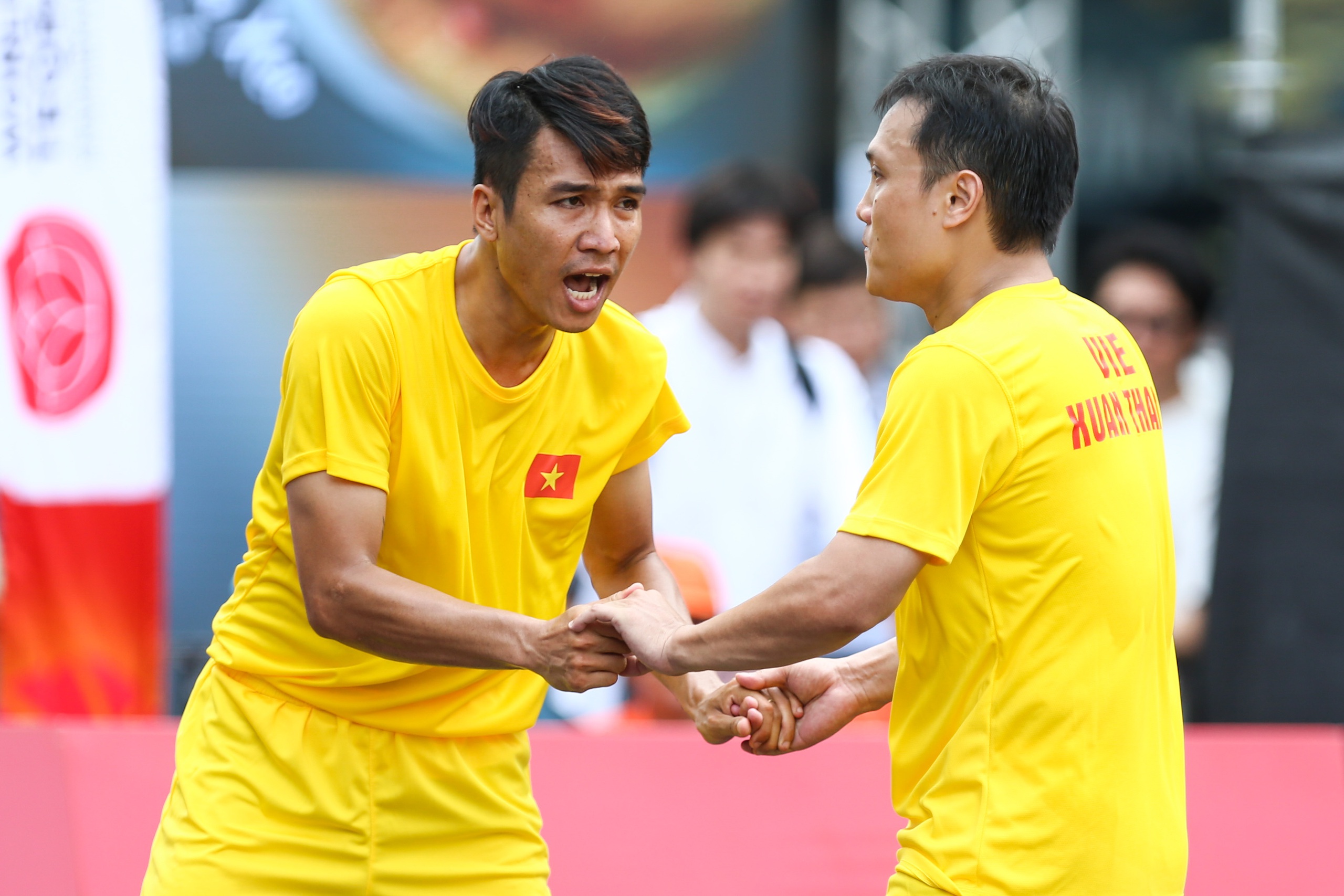 M&atilde;n nh&atilde;n với những tuyệt kỹ tại Giải Teqball Thế giới tr&ecirc;n phố đi bộ Nguyễn Huệ- Ảnh 5.