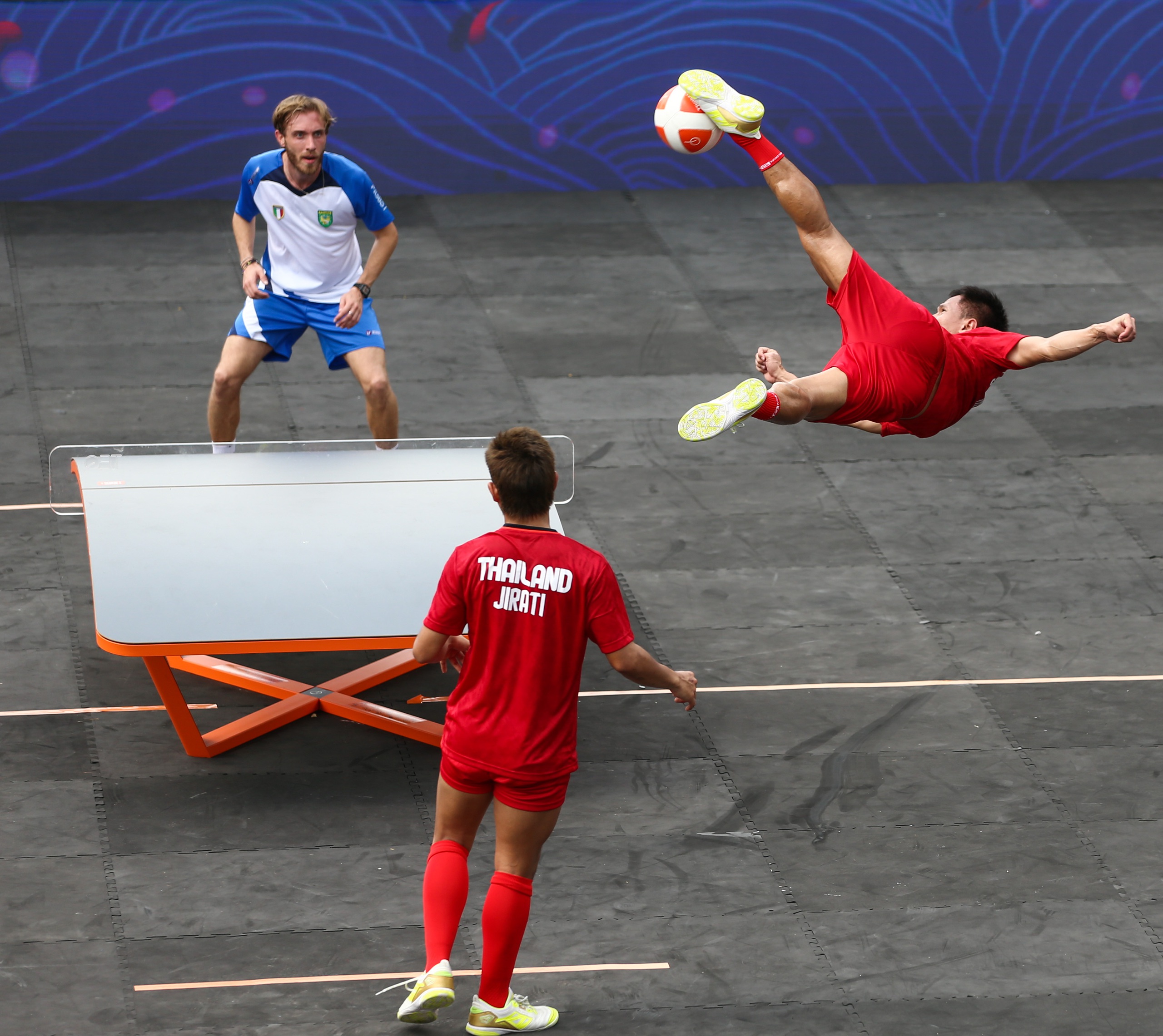 M&atilde;n nh&atilde;n với những tuyệt kỹ tại Giải Teqball Thế giới tr&ecirc;n phố đi bộ Nguyễn Huệ- Ảnh 13.