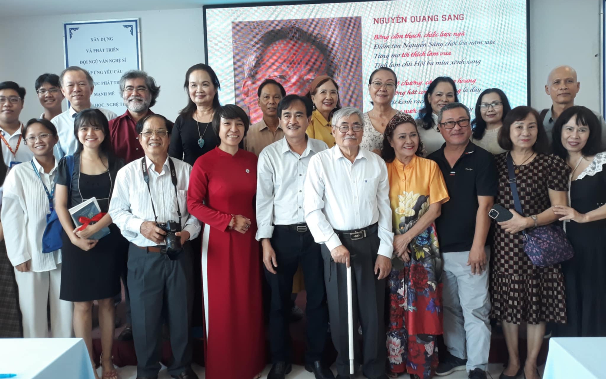 Đầy ắp kỷ niệm về nh&agrave; văn Nguyễn Quang S&aacute;ng