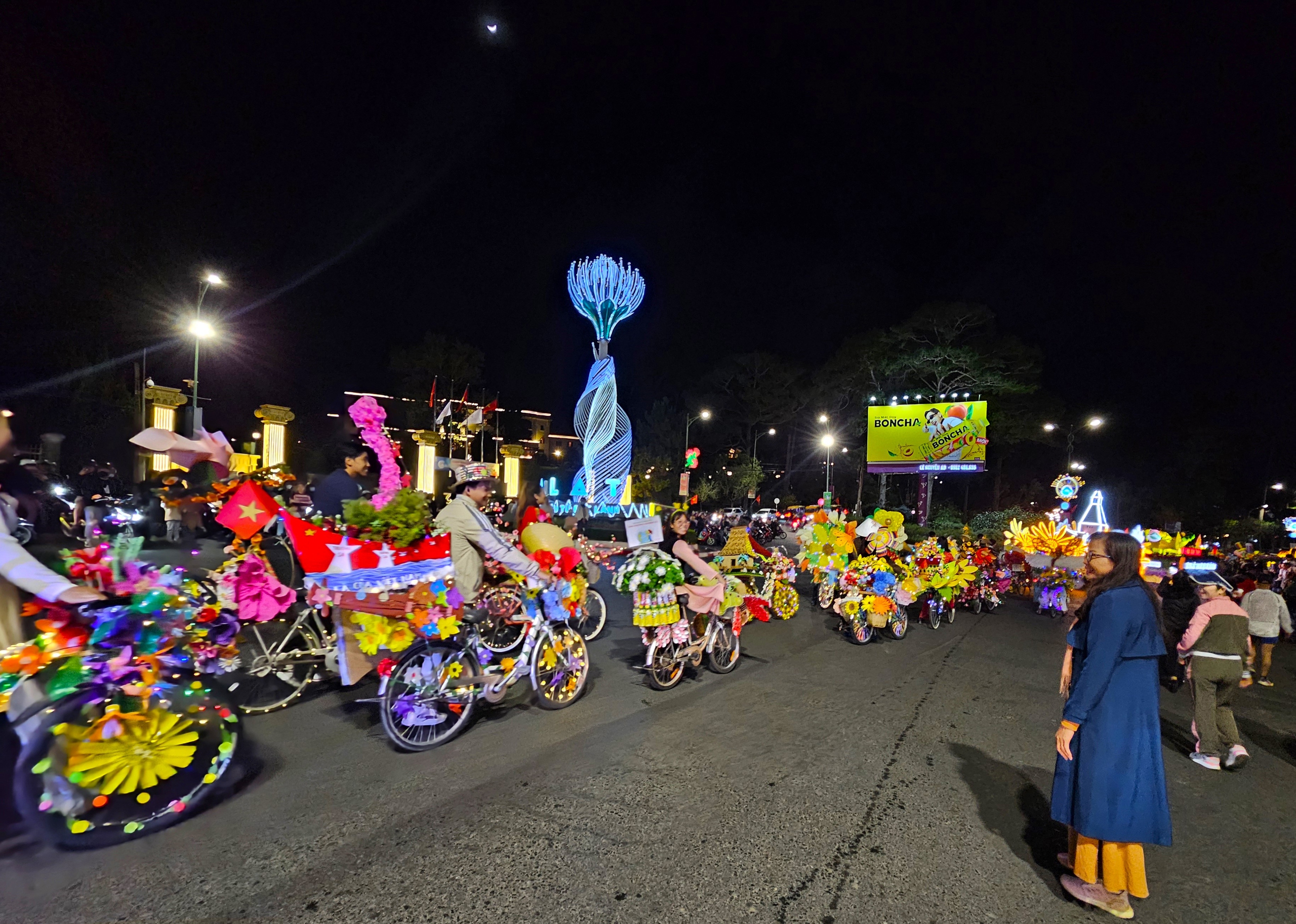 Đ&agrave; Lạt lung linh sắc m&agrave;u lễ hội carnaval đường phố "Hoa v&agrave; Di sản"- Ảnh 15.