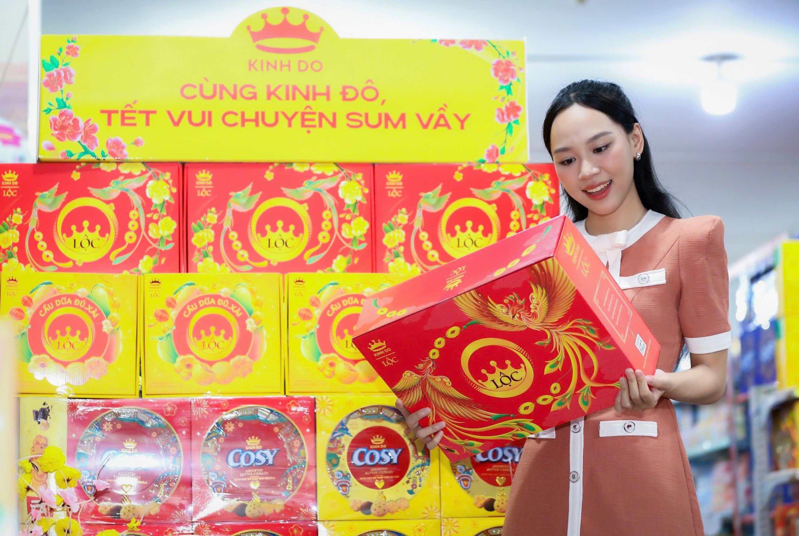 Thưởng thức b&aacute;nh quy thập cẩm Cầu Dừa Đủ X&agrave;i từ Mondelez Kinh Đ&ocirc;- Ảnh 1.