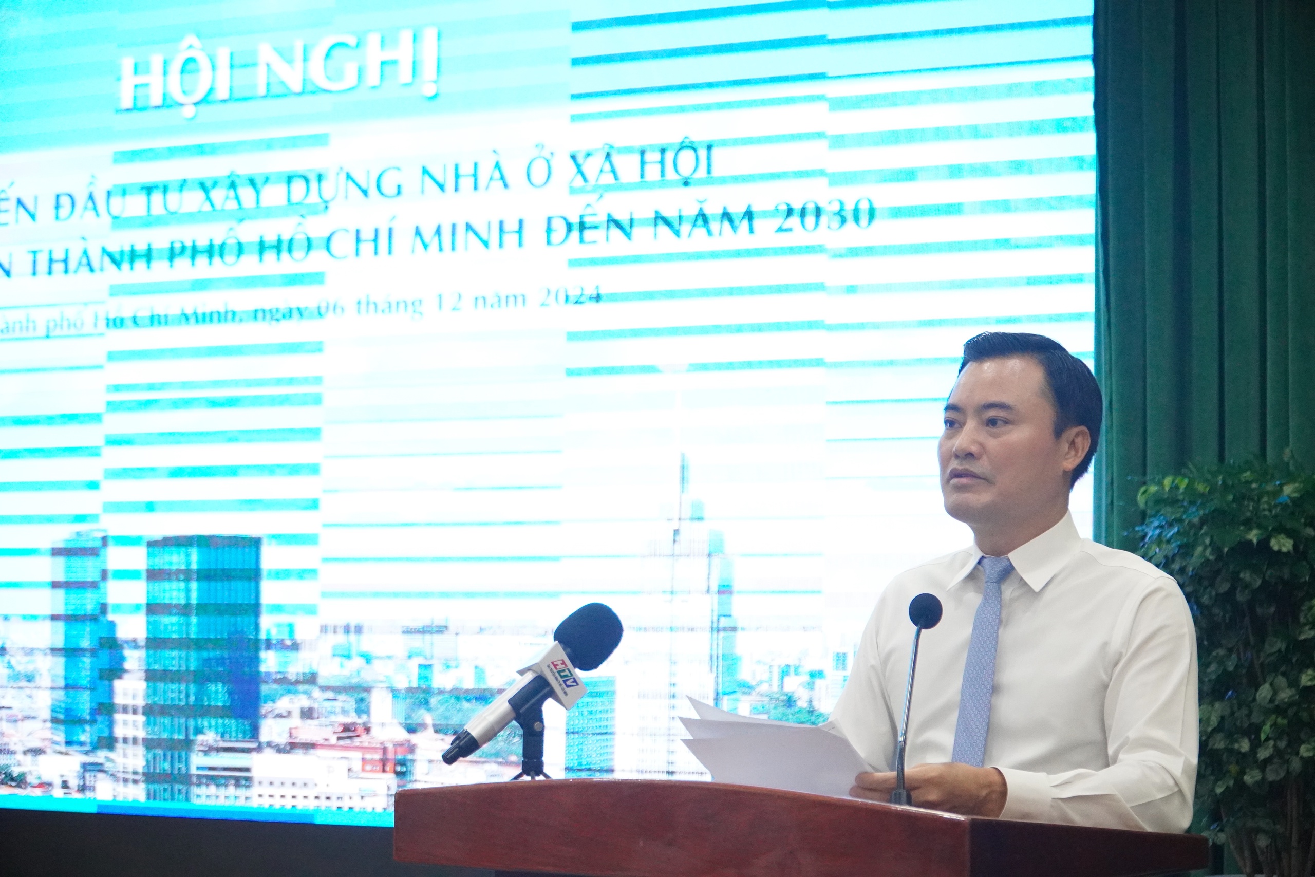 Chủ tịch UBND TP HCM: Phải r&uacute;t ngắn thời gian đầu tư nh&agrave; ở x&atilde; hội- Ảnh 1.