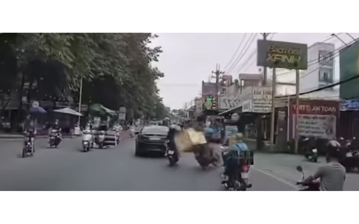 TP HCM: Cái kết của nam thanh niên đạp xe khiến người chở hàng ngã xuống đường