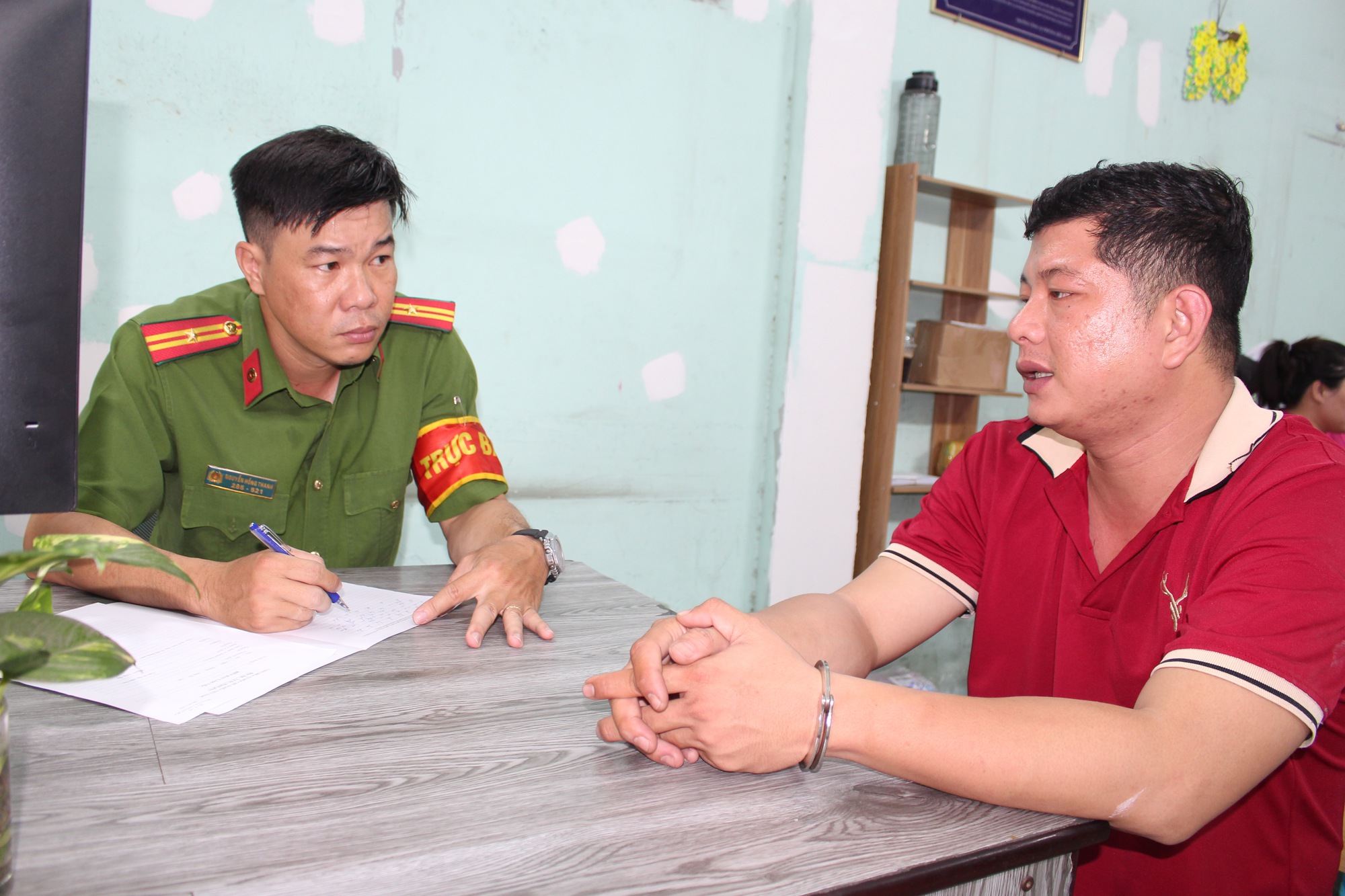 Bắt kẻ cướp giật d&acirc;y chuyền 89 triệu đồng của du kh&aacute;ch nước ngo&agrave;i- Ảnh 1.