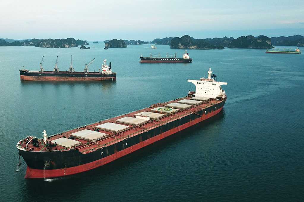 Đắm t&agrave;u chở kh&aacute;ch tr&ecirc;n vịnh B&aacute;i Tử Long, 2 người mất t&iacute;ch- Ảnh 1.