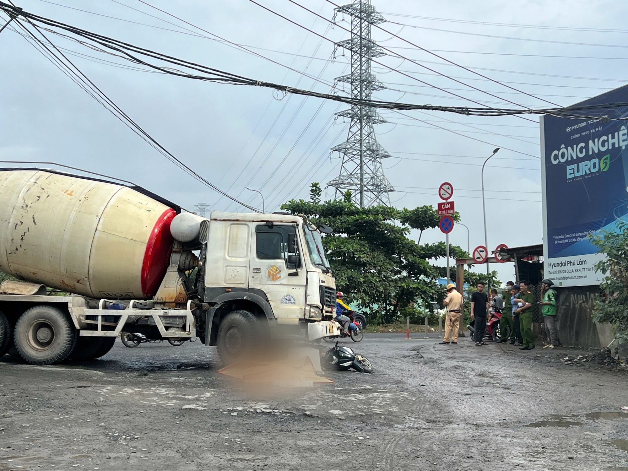 C&ocirc; g&aacute;i đi chợ tử vong li&ecirc;n quan xe bồn ở Thủ Đức- Ảnh 1.