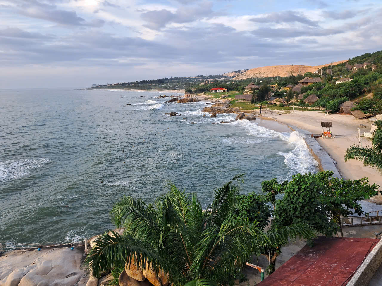 Vẻ đẹp của biển B&igrave;nh Thuận l&agrave; lợi thế để địa phương thu h&uacute;t du kh&aacute;ch trong chiến lược ph&aacute;t triển du lịch xanh