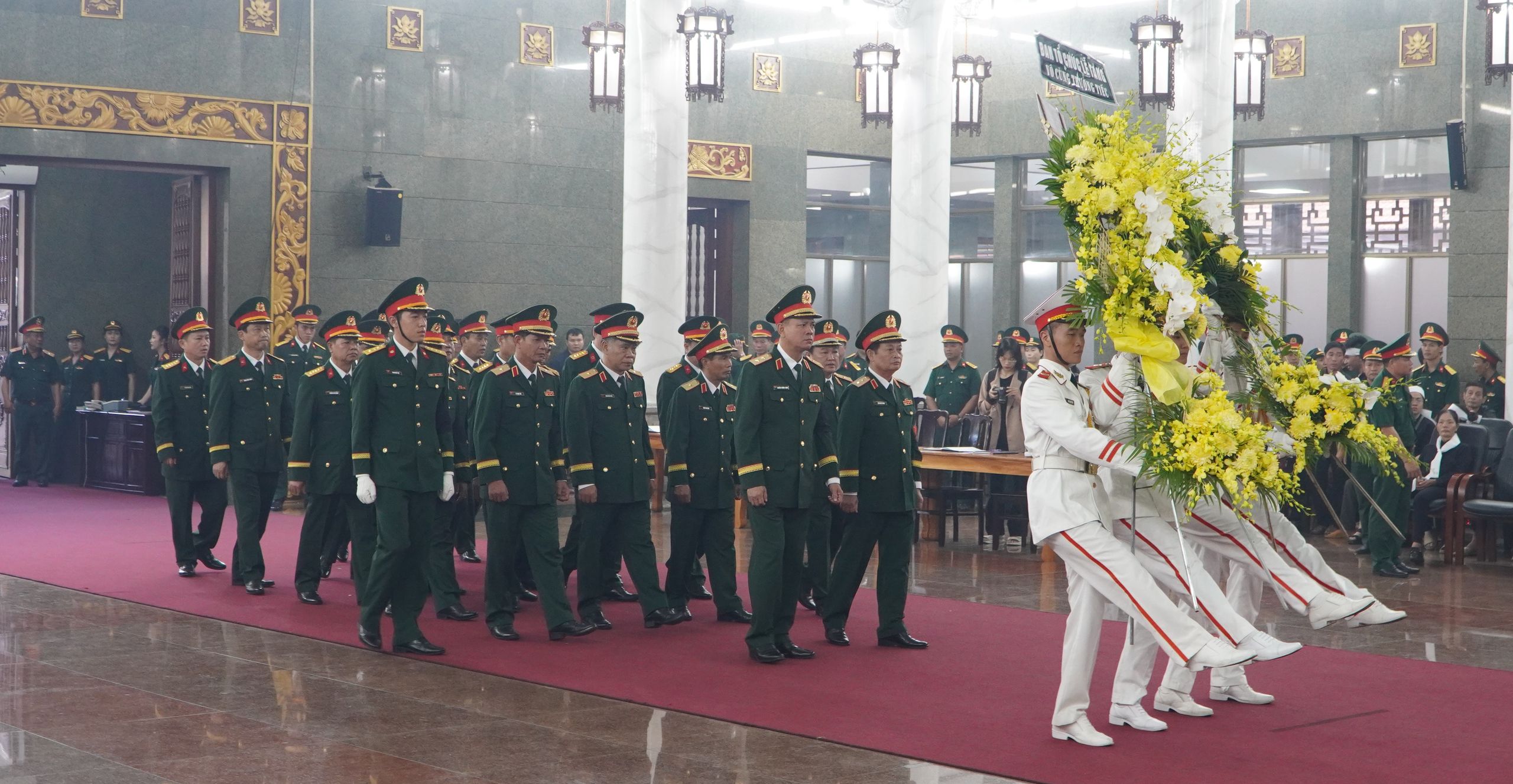 Những h&igrave;nh ảnh tại lễ tang 12 liệt sĩ hy sinh trong thực hiện nhiệm vụ diễn tập- Ảnh 10.
