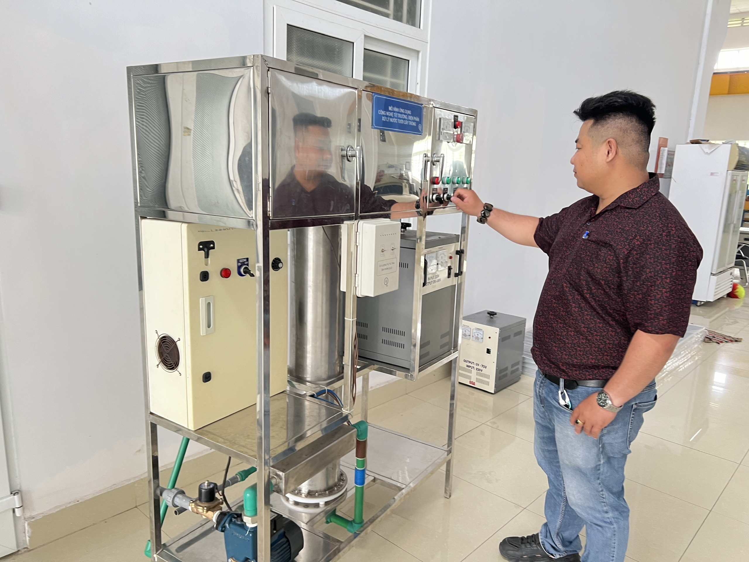 Thiết bị &ldquo;Nước tưới ion trong n&ocirc;ng nghiệp&rdquo; c&oacute; thể rửa mặn cho đất, cải thiện sự sinh trưởng của c&acirc;y trồng.
