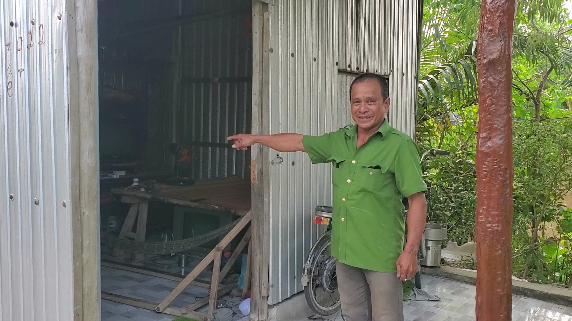 VIDEO: H&agrave;ng x&oacute;m tiết lộ th&ocirc;ng tin mới nhất về TikToker L&ecirc; Tuấn Khang- Ảnh 5.