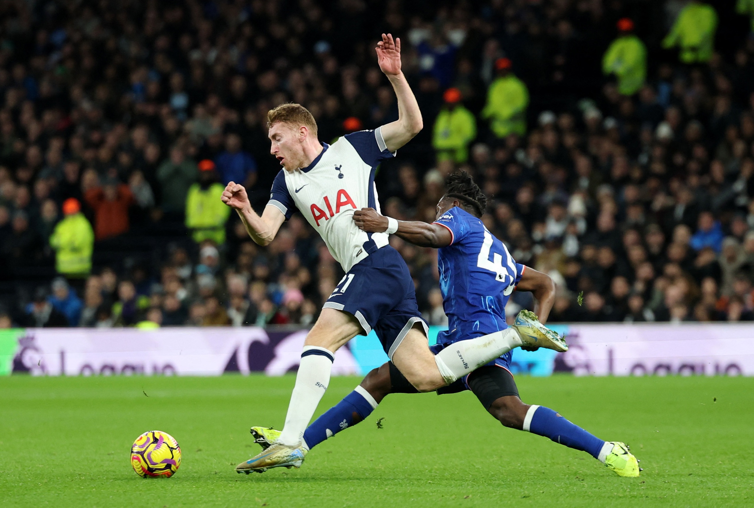 Tottenham "tự hủy diệt" ở trận cầu 7 bàn, Chelsea áp sát ngôi đầu- Ảnh 4.