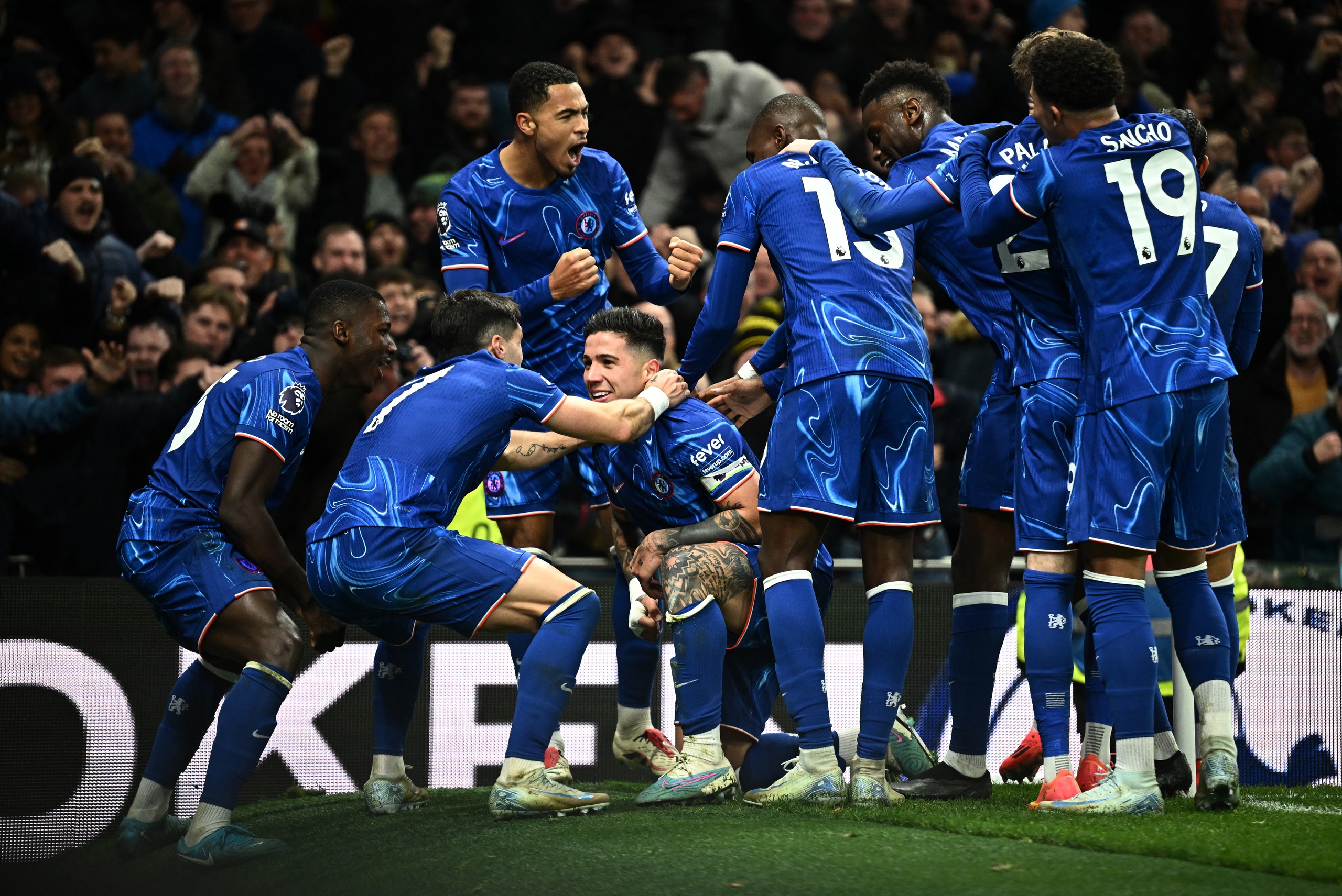 Tottenham "tự hủy diệt" ở trận cầu 7 bàn, Chelsea áp sát ngôi đầu- Ảnh 2.