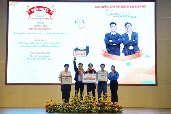 Ở lĩnh vực c&ocirc;ng nghệ th&ocirc;ng tin, Trường ĐH Khoa học Tự nhi&ecirc;n (ĐHQG TP HCM) đoạt giải nhất với Hệ thống thiết kế &yacute; tưởng th&ocirc;ng minh