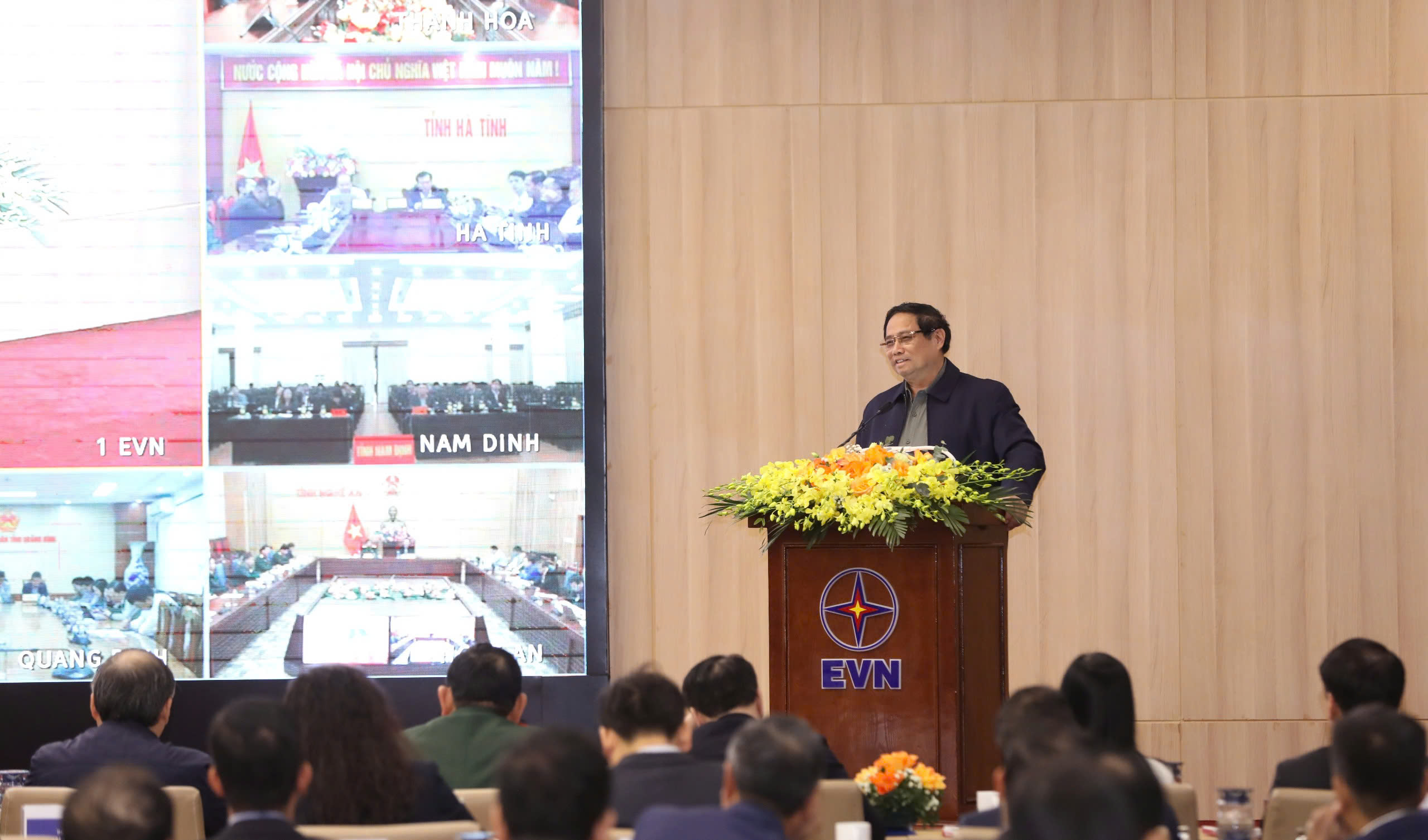 Thủ tướng: Kh&ocirc;ng để thiếu điện khi đất nước bước v&agrave;o kỷ nguy&ecirc;n vươn m&igrave;nh gi&agrave;u mạnh- Ảnh 1.