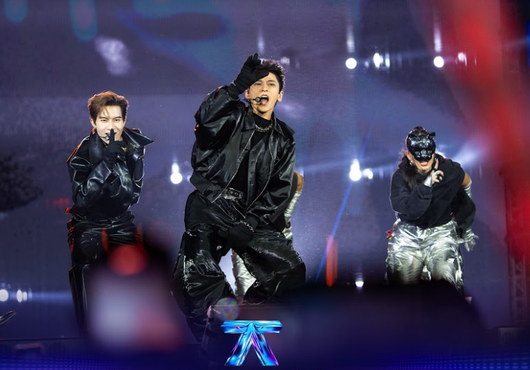 H&agrave;ng chục ng&agrave;n kh&aacute;n giả H&agrave; Nội b&ugrave;ng nổ c&ugrave;ng "Say hi never say goodbye"- Ảnh 2.