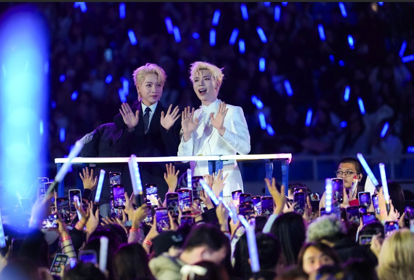 H&agrave;ng chục ng&agrave;n kh&aacute;n giả H&agrave; Nội b&ugrave;ng nổ c&ugrave;ng "Say hi never say goodbye"- Ảnh 1.