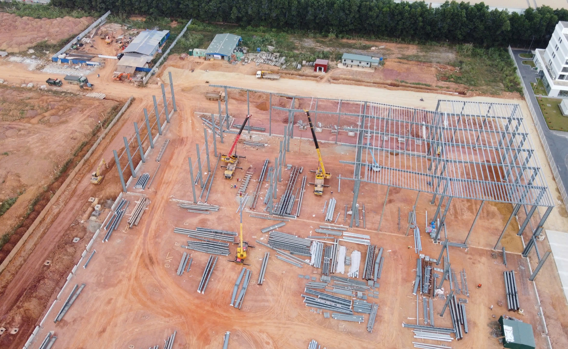 Ch&iacute;nh quyền phường y&ecirc;u cầu dừng, c&ocirc;ng ty vẫn tiếp tục x&acirc;y c&ocirc;ng tr&igrave;nh kh&ocirc;ng ph&eacute;p- Ảnh 2.