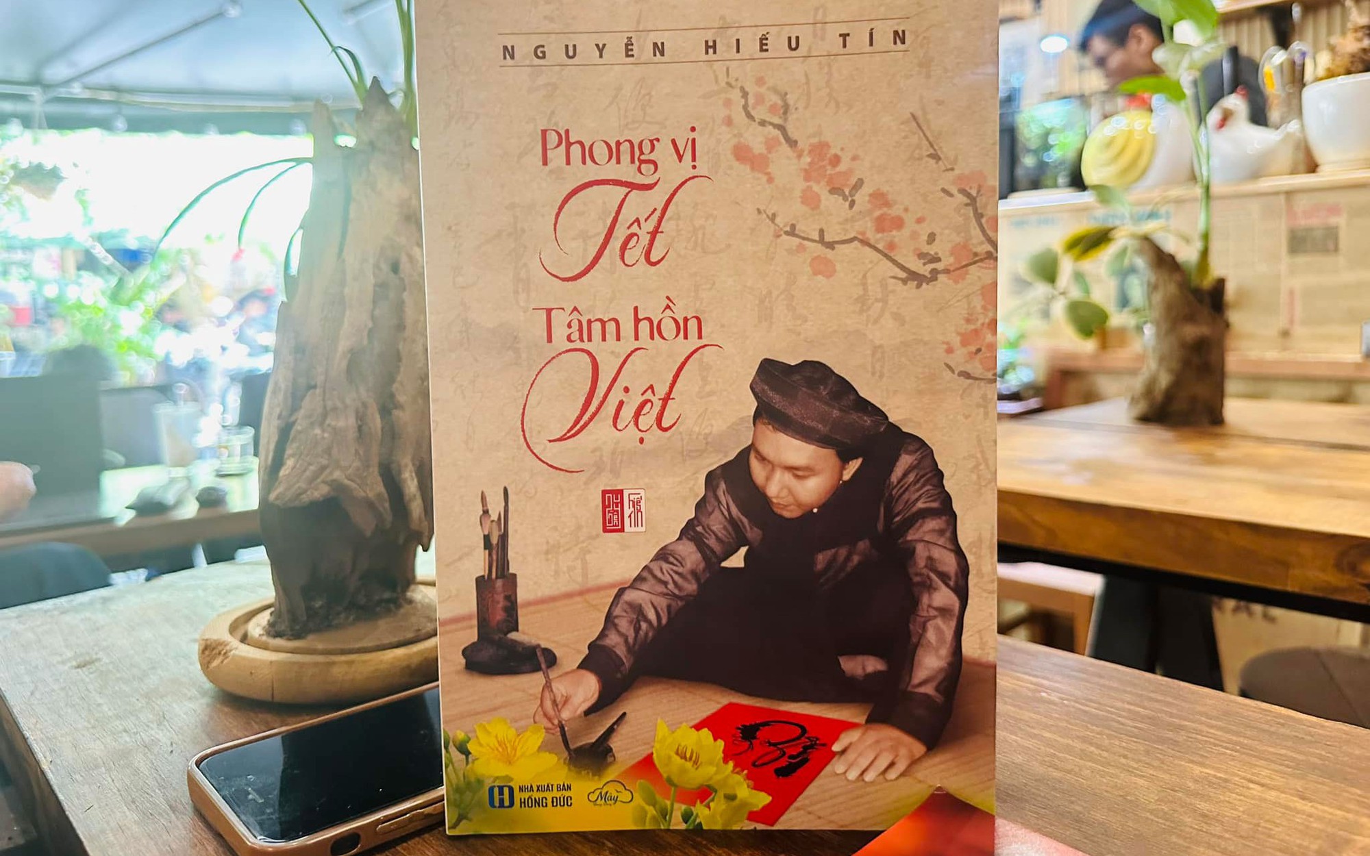 Độc đáo sách "Phong vị Tết - Tâm hồn Việt"